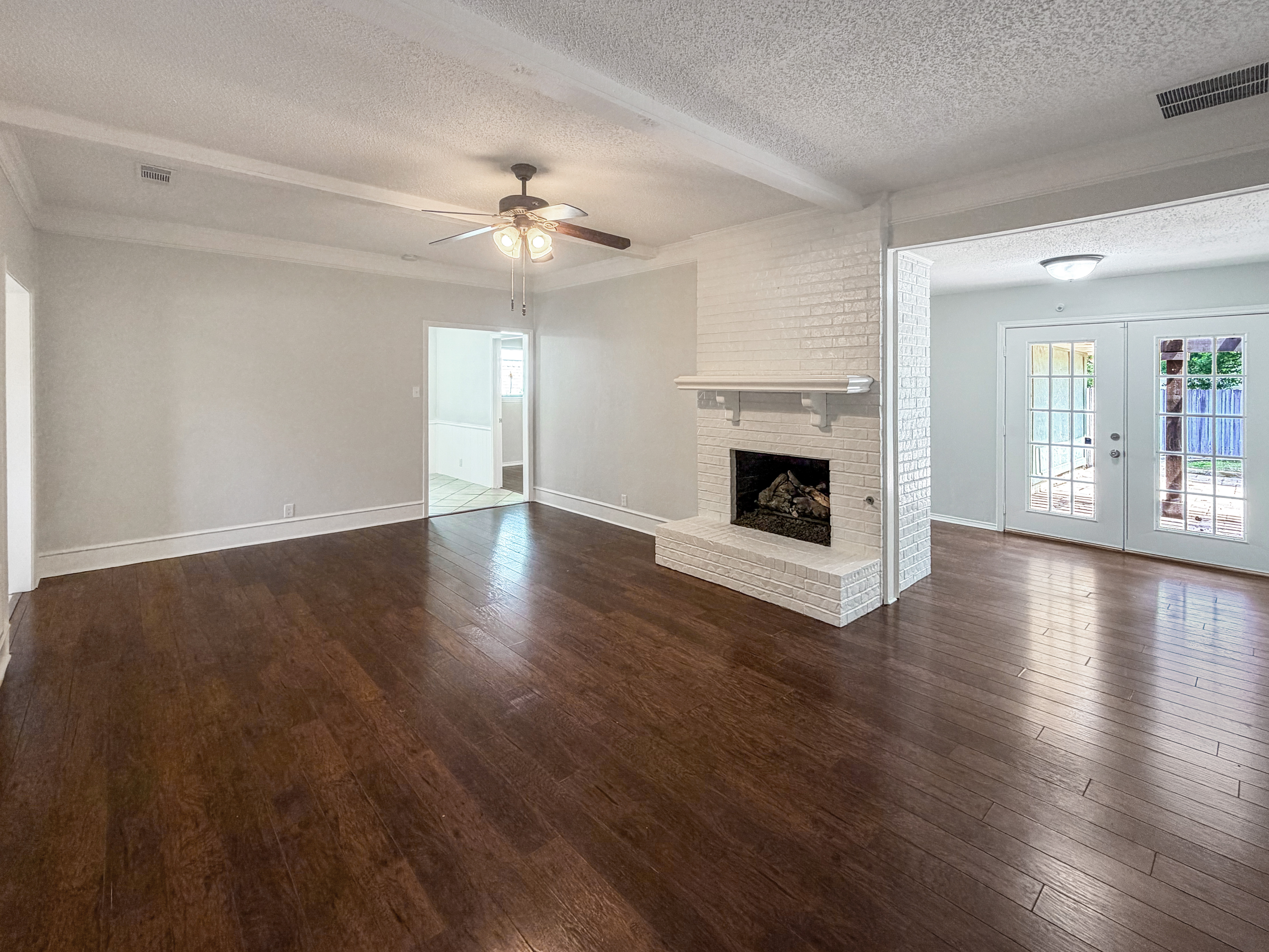 Photo 10 of 26 of 1857 El Paso St, Lewisville, TX