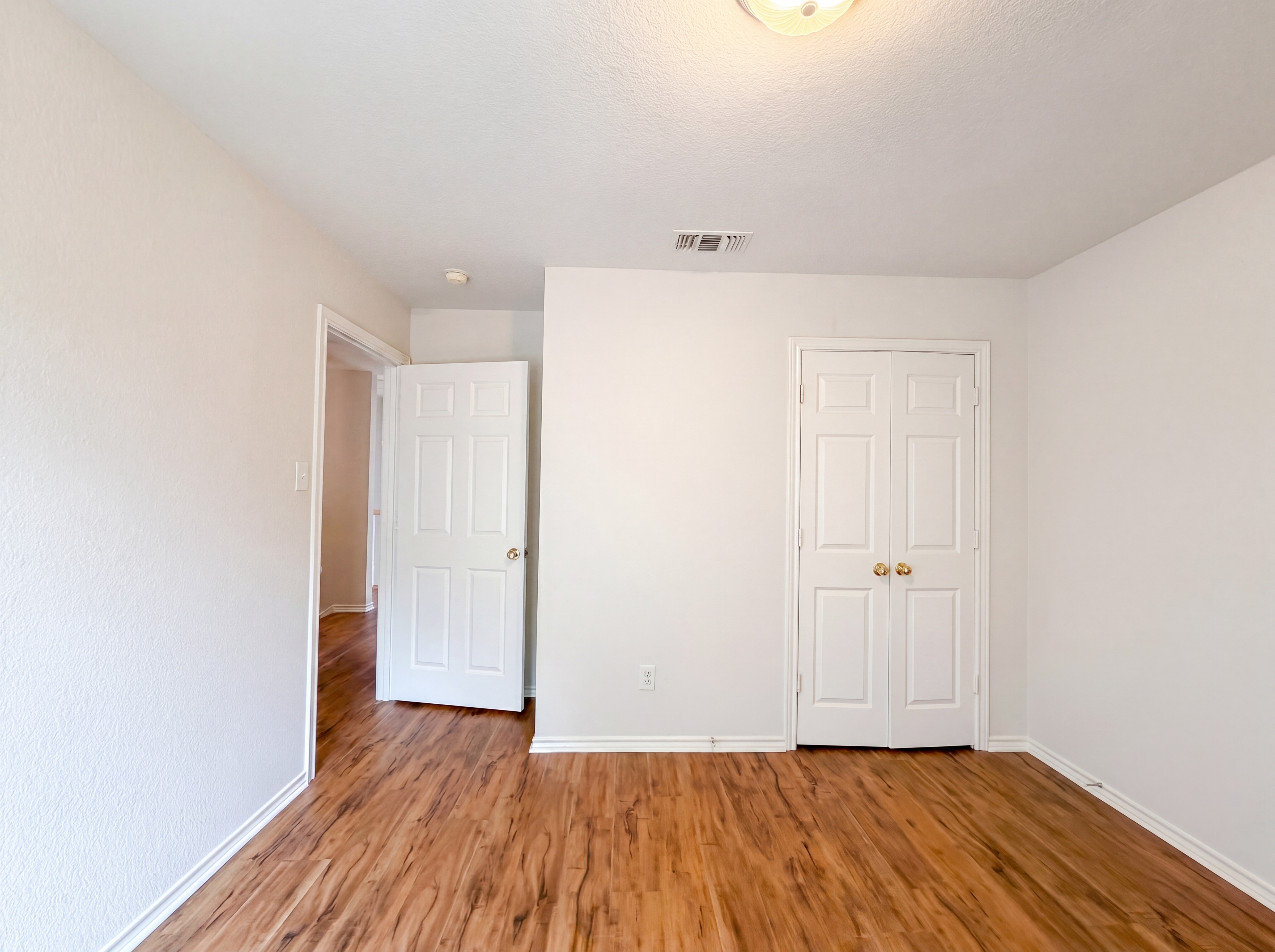 Photo 17 of 27 of 6218 Kingswood Dr, Arlington, TX