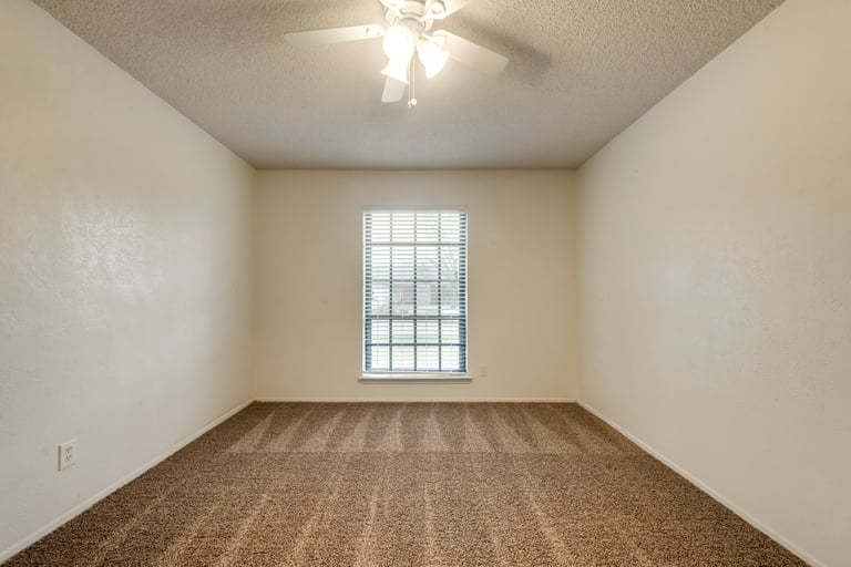Photo 18 of 33 - 2925 Beachtree Ln, Bedford, TX 76021
