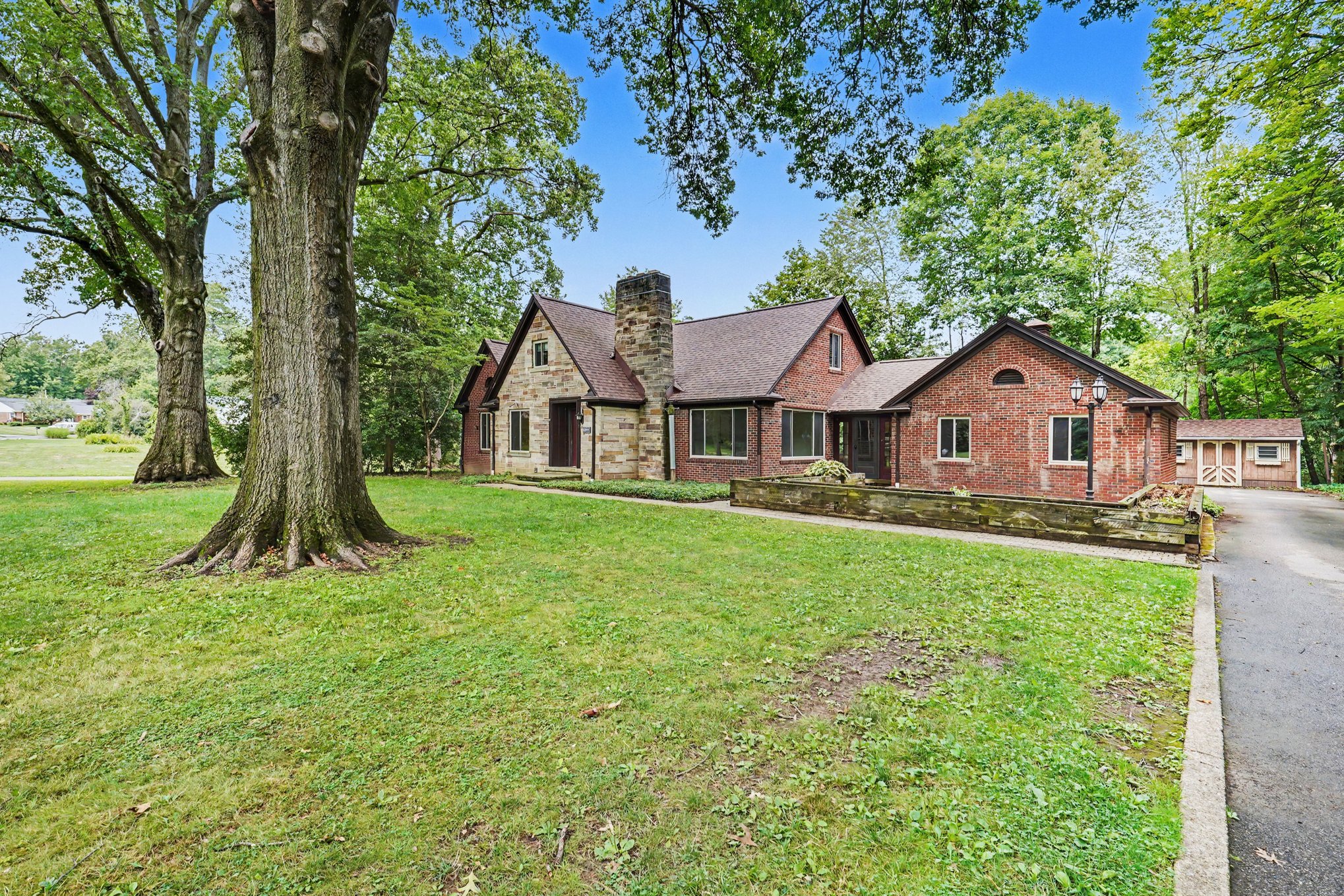 Photo 6 of 36 of 2381 Chatham Rd, Akron, OH