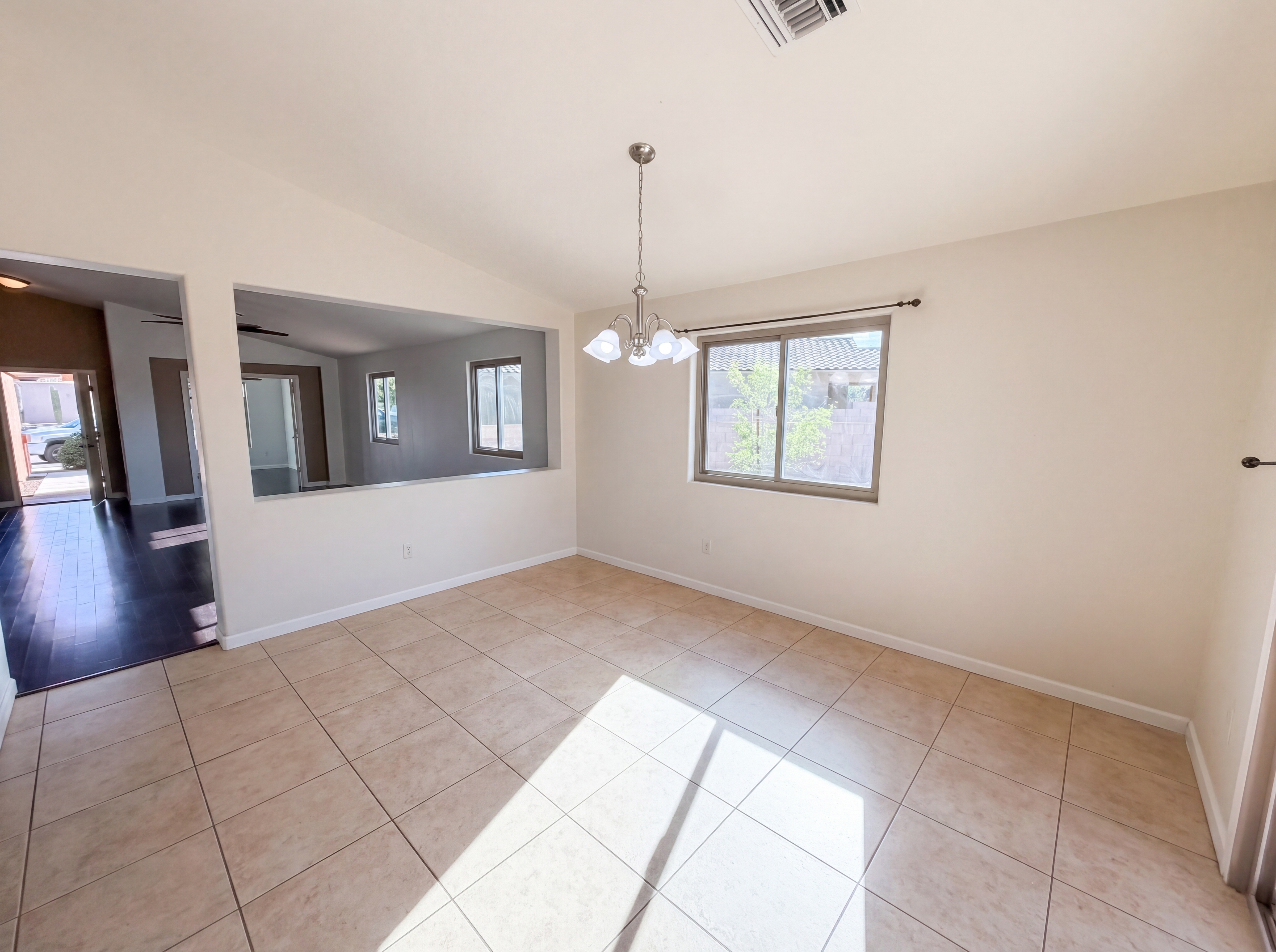 Photo 9 of 19 of 4703 W Hoha Ln, Tucson, AZ