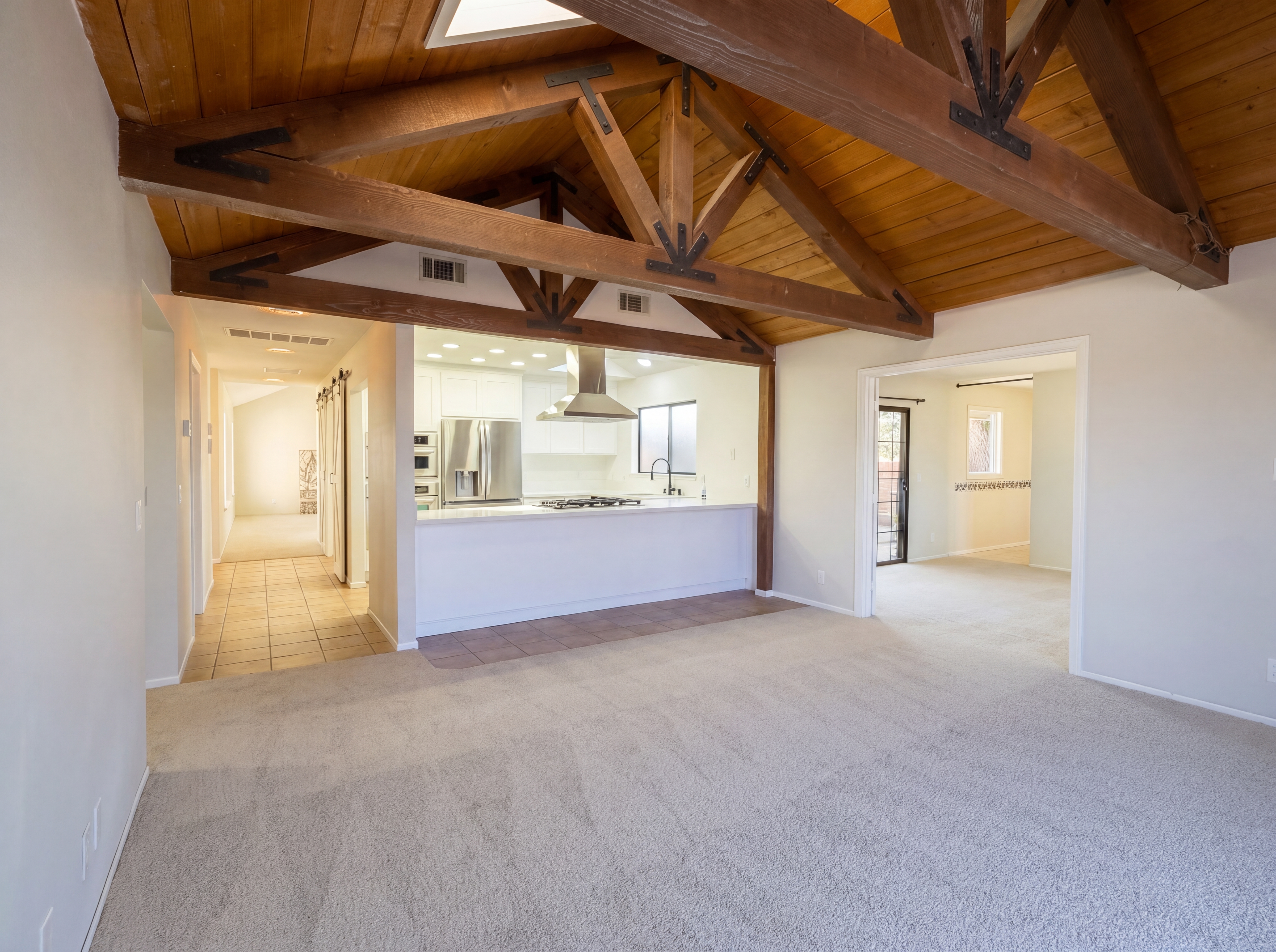 Photo 6 of 29 of 15852 Mandan Rd, Apple Valley, CA