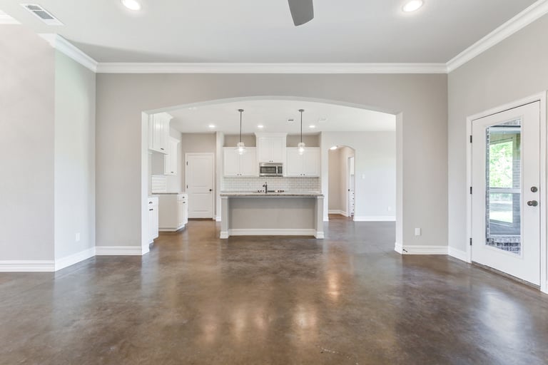 Photo 8 of 25 - 5655 Gebron Ct, Fort Worth, TX 76126