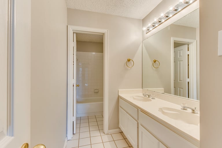 Photo 30 of 38 - 404 Pecan Hollow Dr, Coppell, TX 75019
