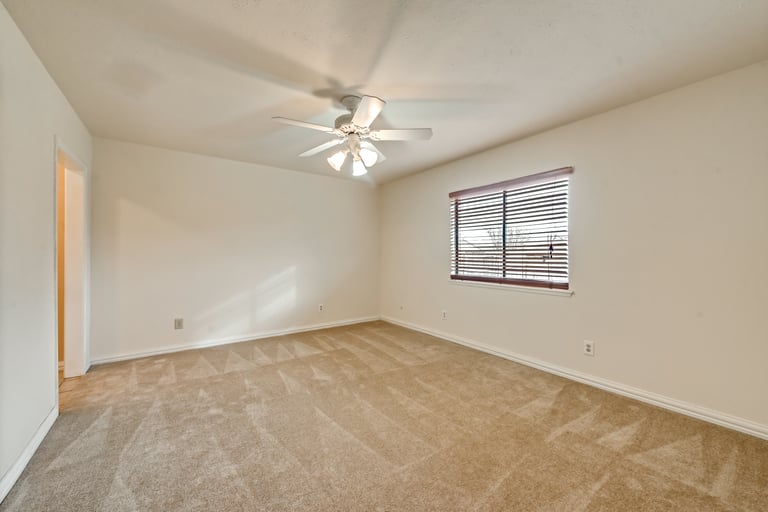 Photo 12 of 27 - 4100 Shagbark St, Fort Worth, TX 76137