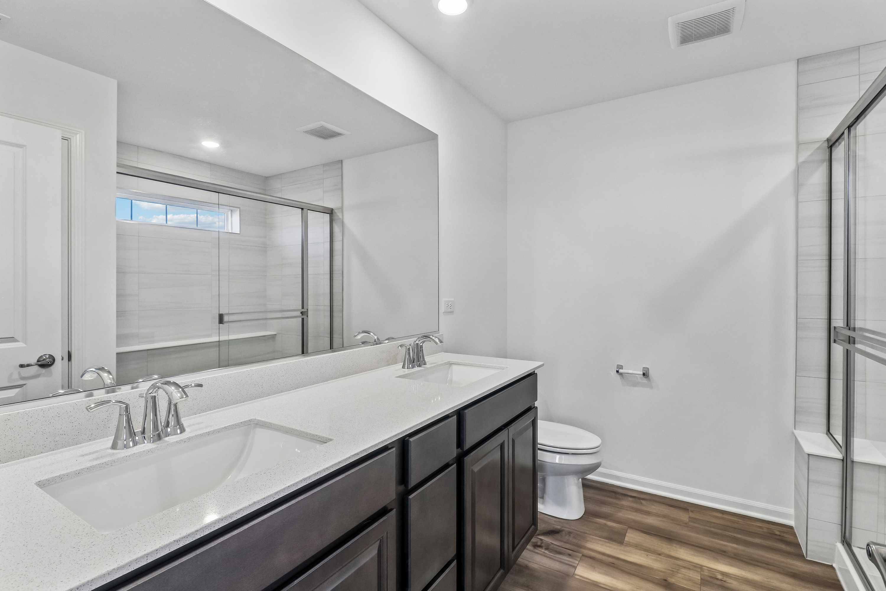Photo 11 of 28 of 643 Cassia Ct, Crystal Lake, IL