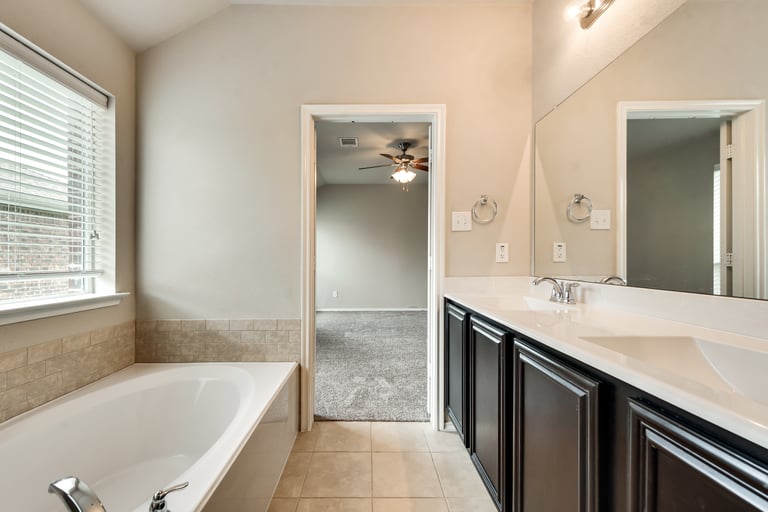 Photo 22 of 32 - 890 Lancashire Ln, Aubrey, TX 76227