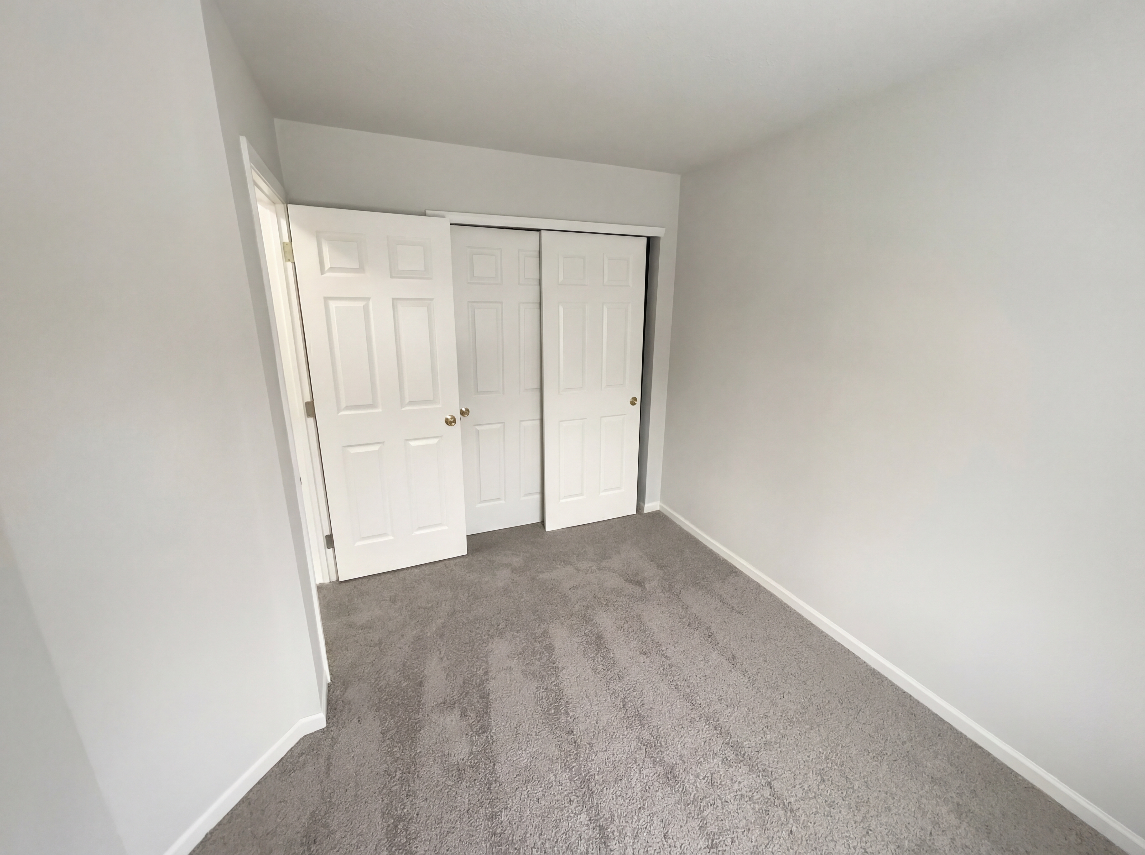 Photo 22 of 25 of 4925 Pembridge Dr, Indianapolis, IN