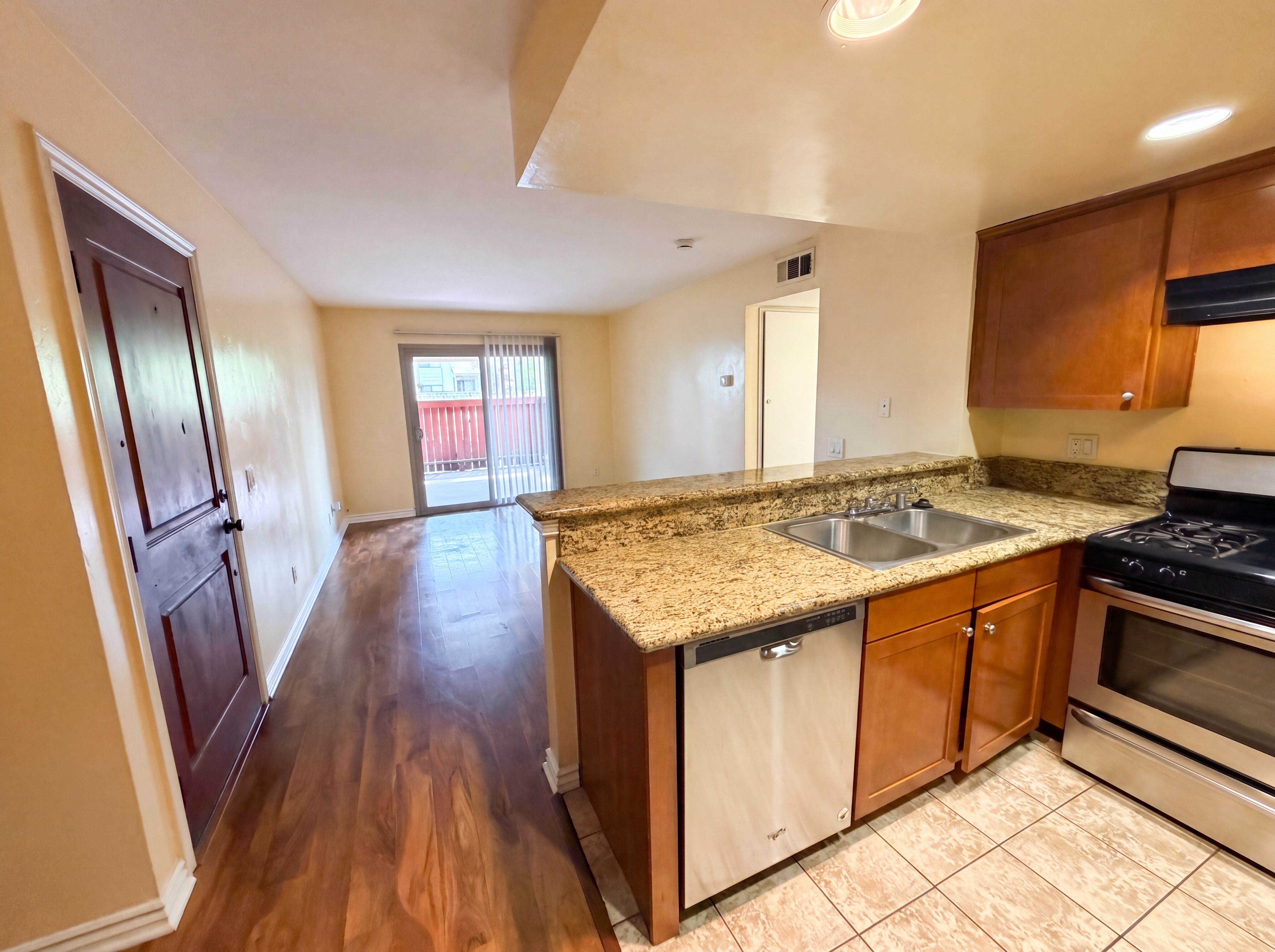 Photo 10 of 31 of 920 S Palmetto Ave, Ontario, CA