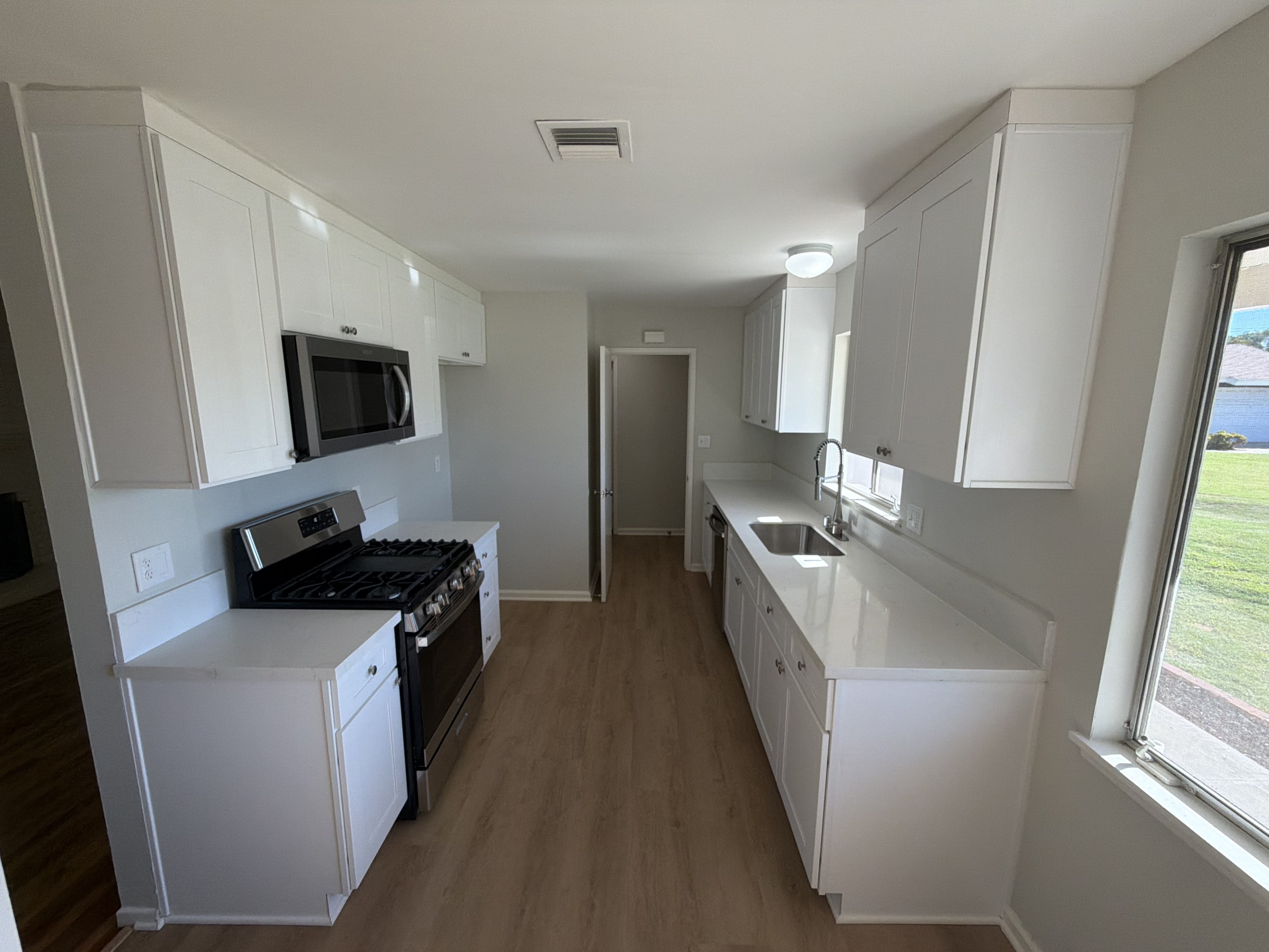 Photo 2 of 26 of 6623 Eva Pl, Riverside, CA
