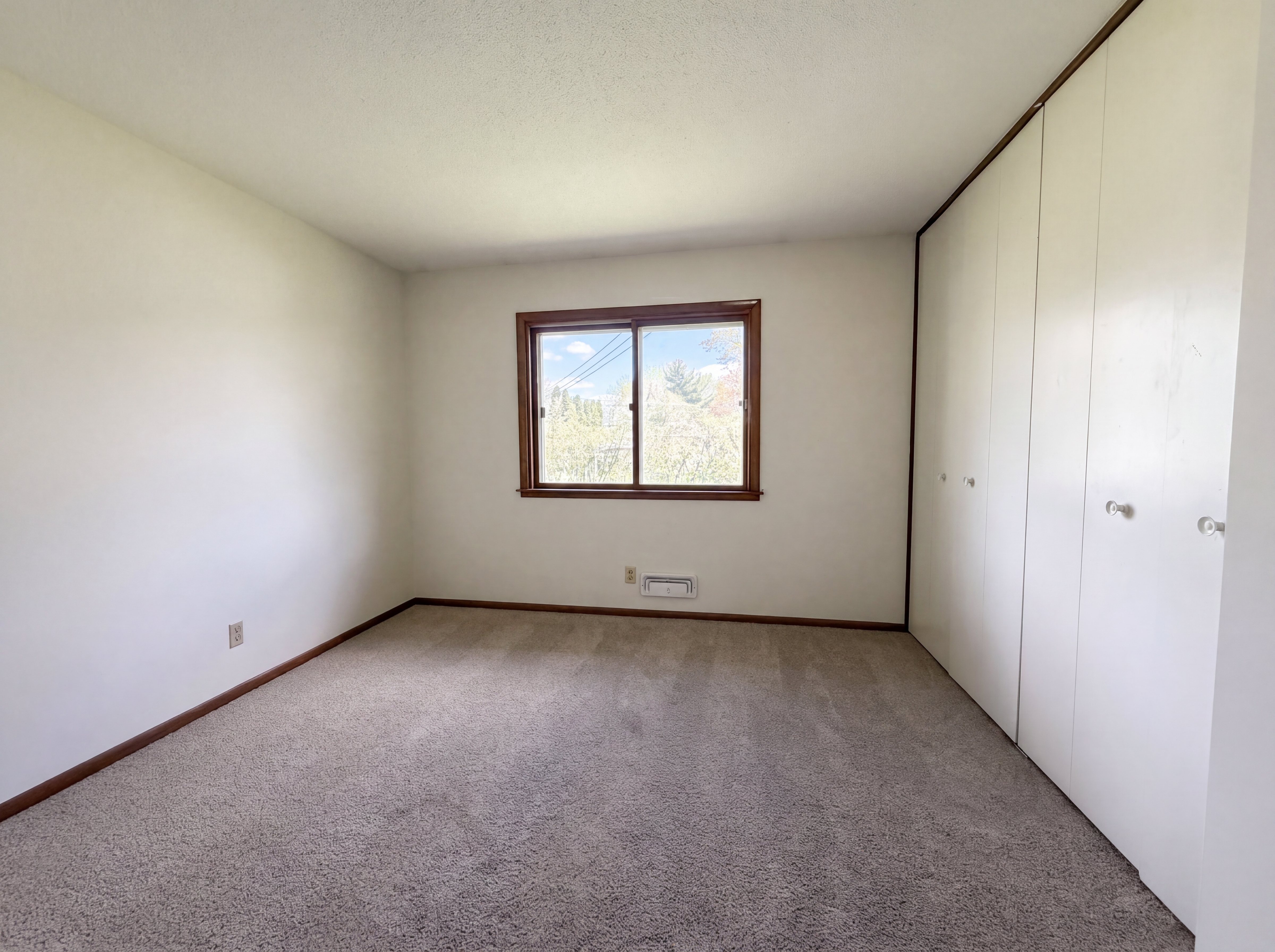 Photo 10 of 16 of 8183 Henslowe Ave S, Cottage Grove, MN
