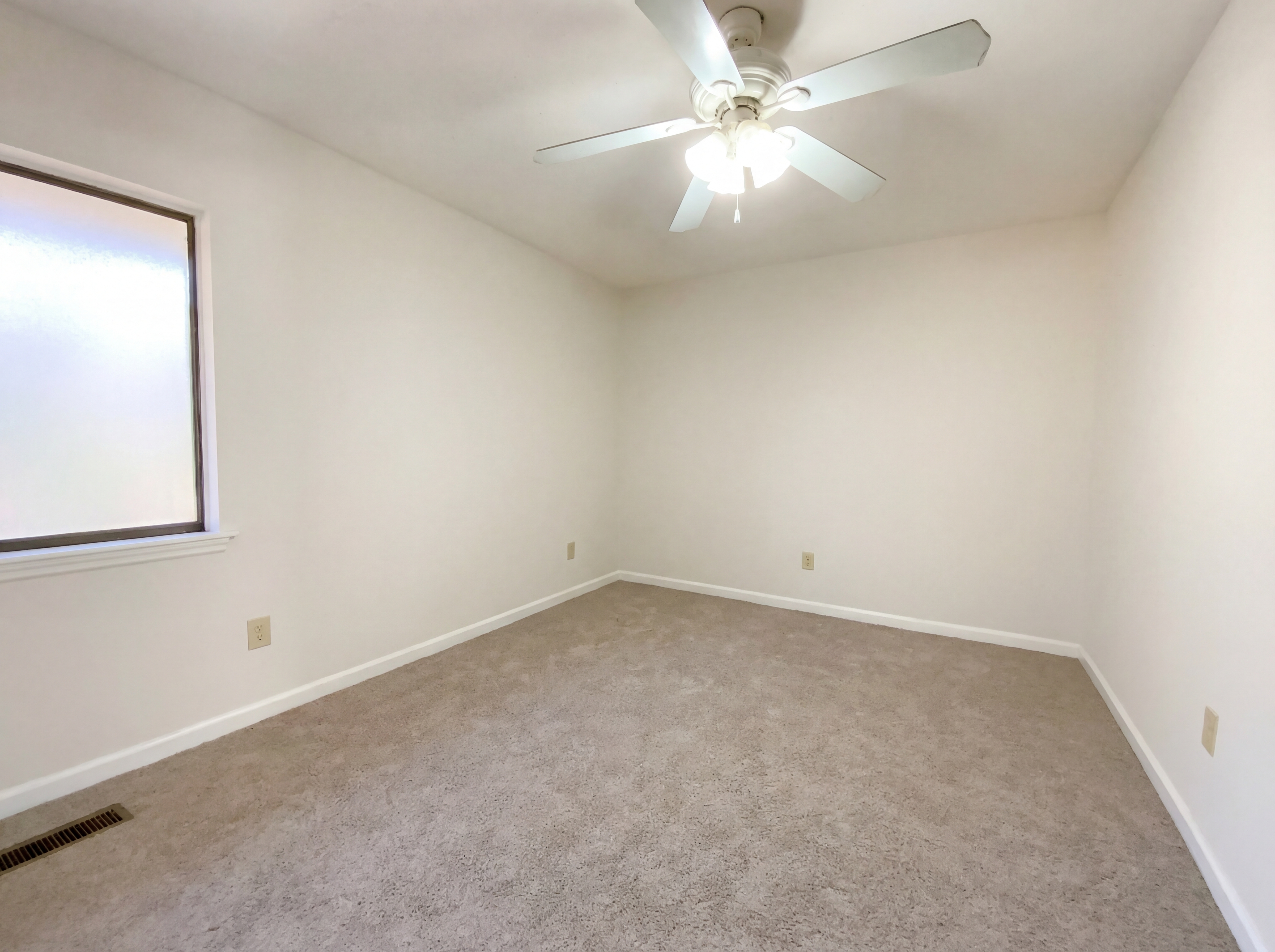 Photo 7 of 22 of 1111 3rd Ln, Pleasant Grove, AL