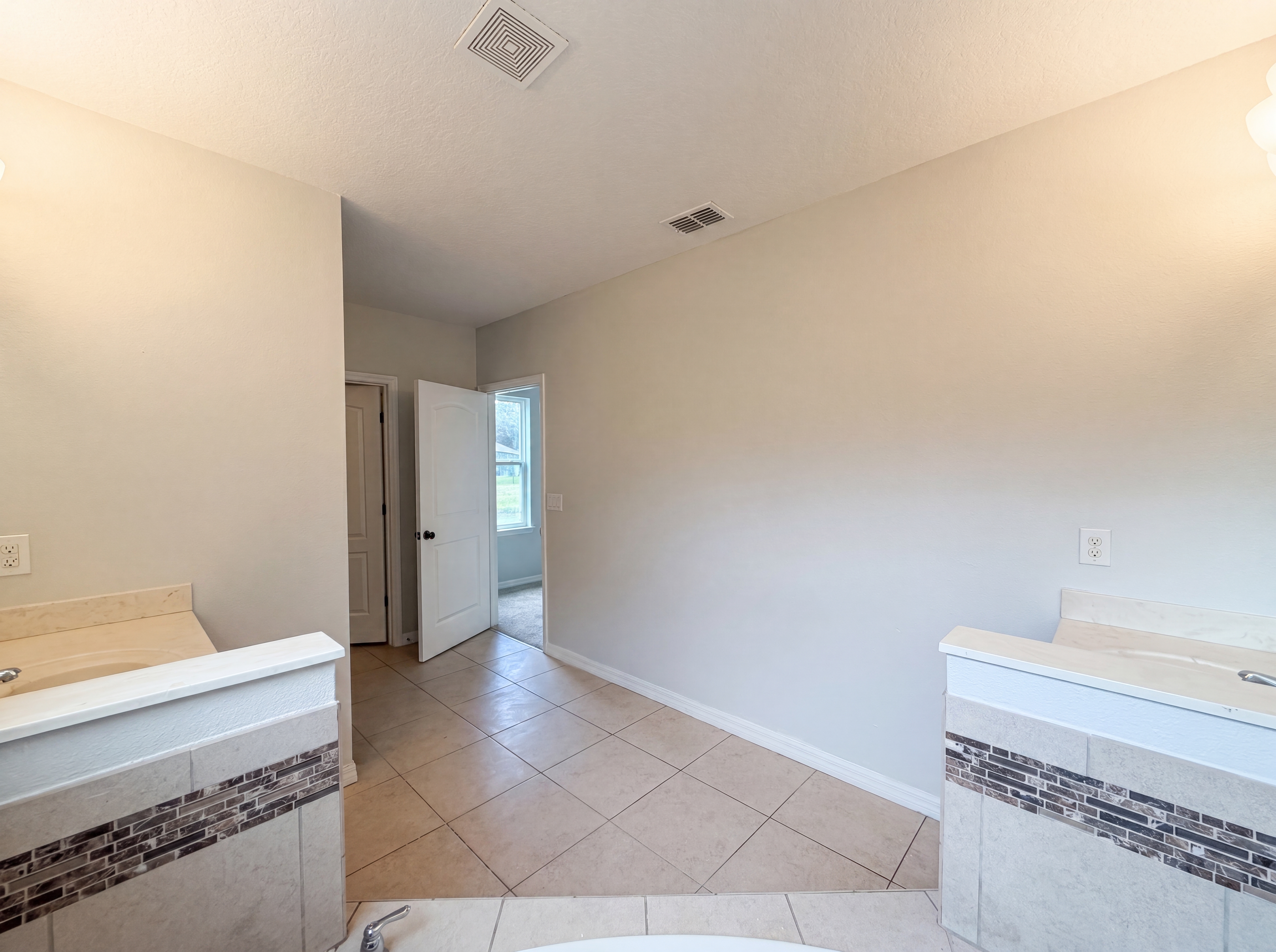 Photo 18 of 22 of 4876 Grassy Knoll Dr, Tavares, FL