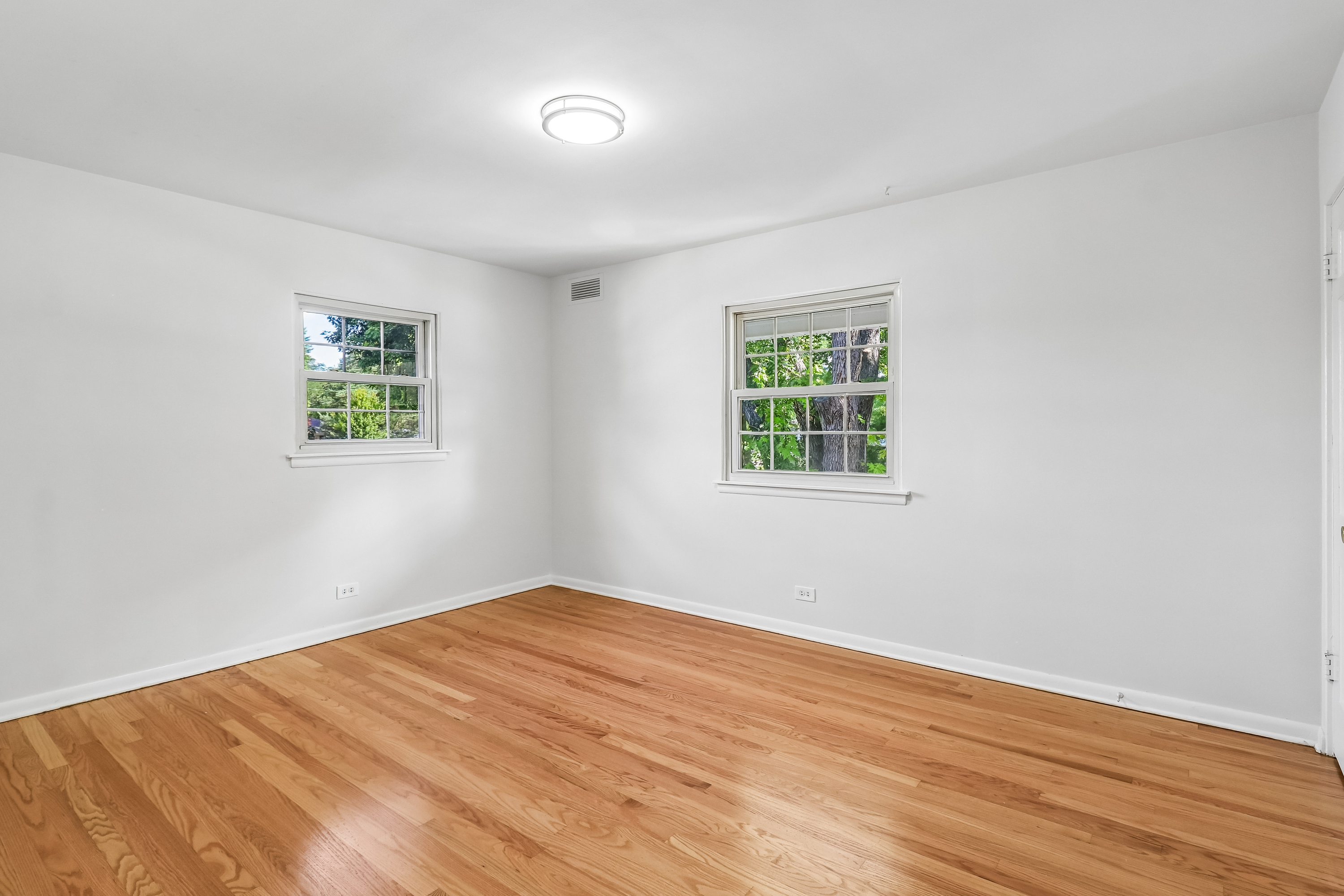 Photo 23 of 46 of 1053 Laurel Ln, Naperville, IL