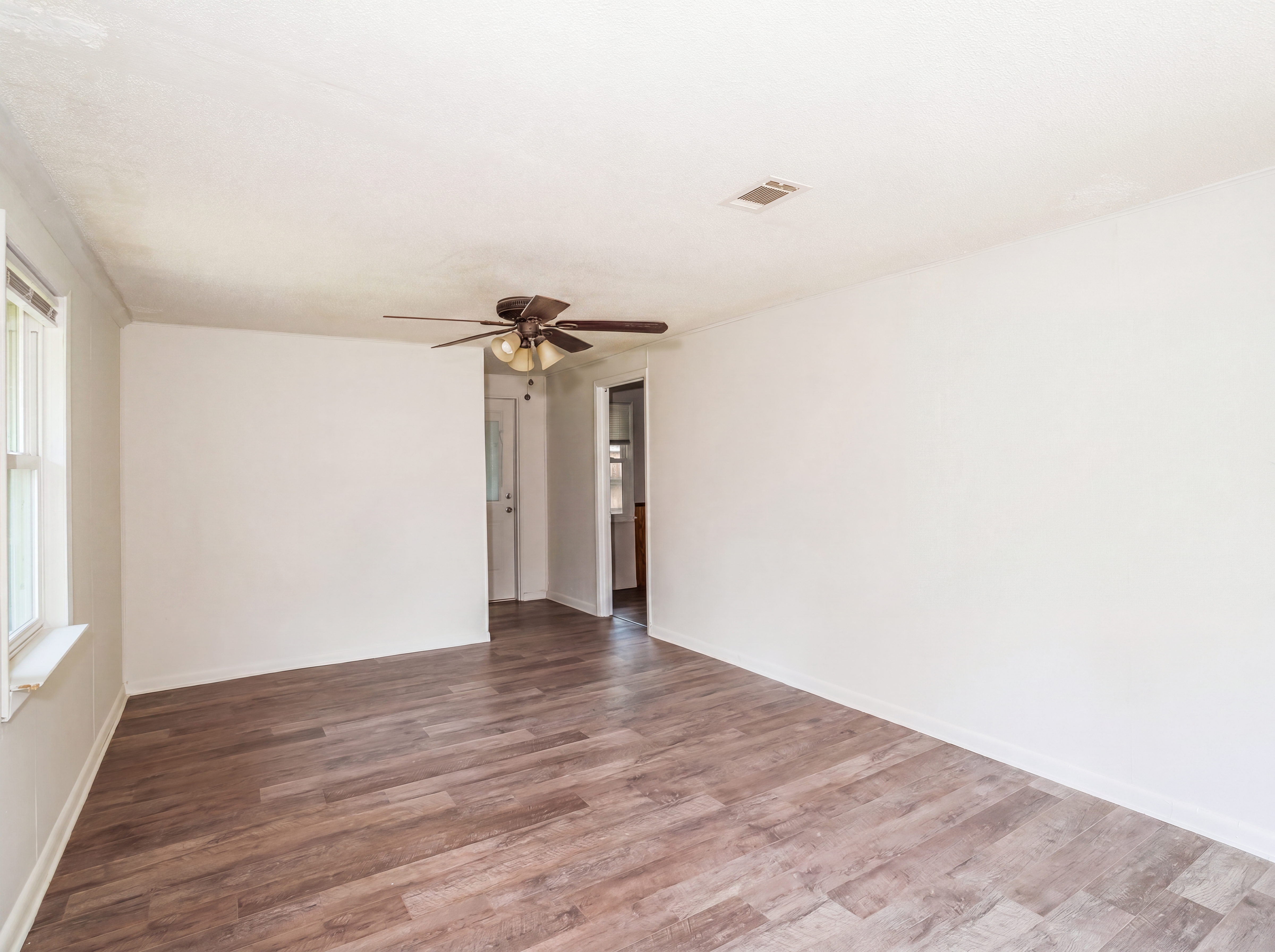 Photo 3 of 41 of 733 Sutton St, Jesup, GA
