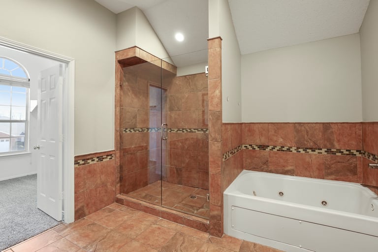 Photo 4 of 32 - 3553 Sedona Dr, Grand Prairie, TX 75052
