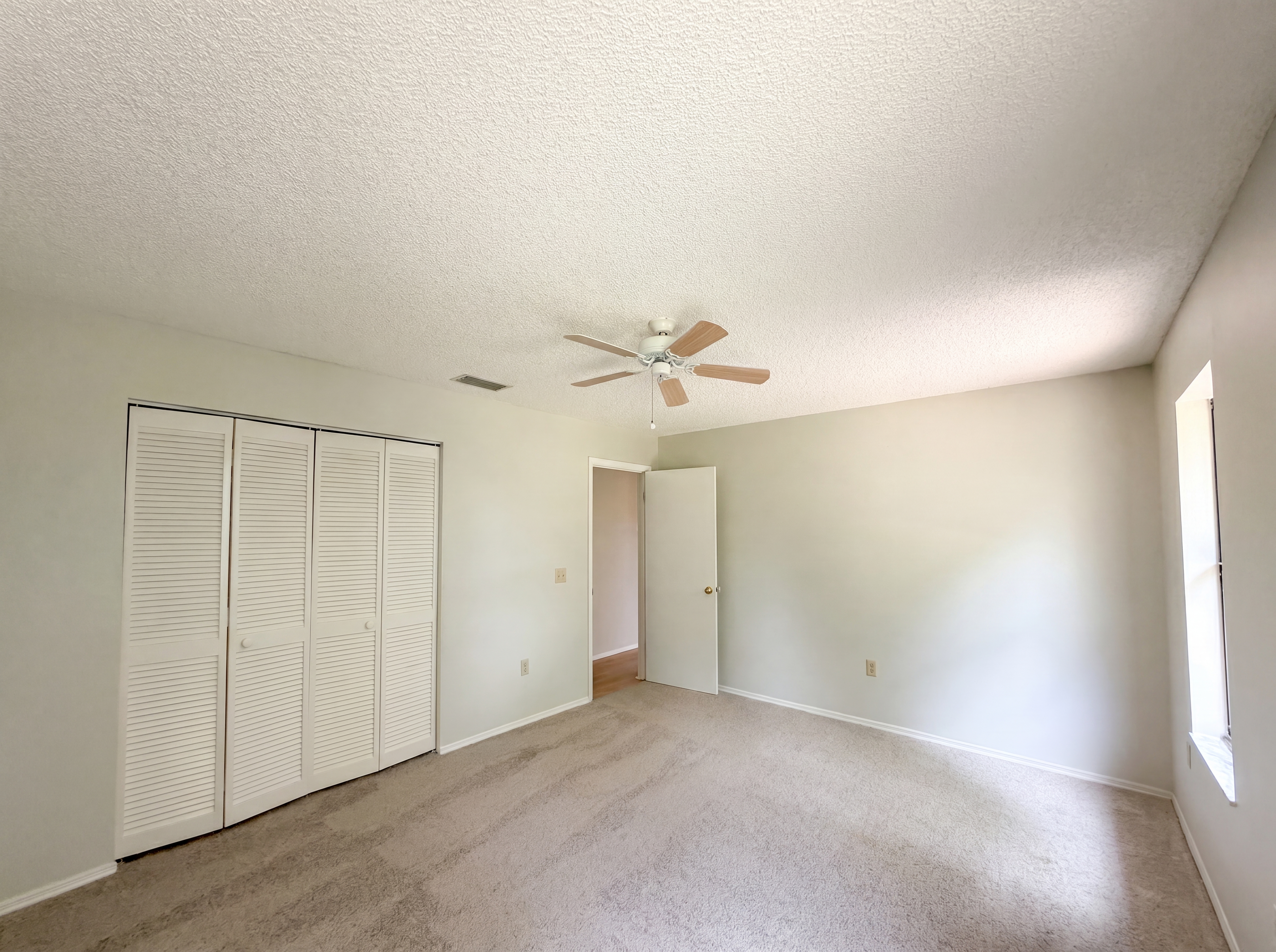 Photo 15 of 21 of 12620 Bay Hill Dr, Grand Island, FL