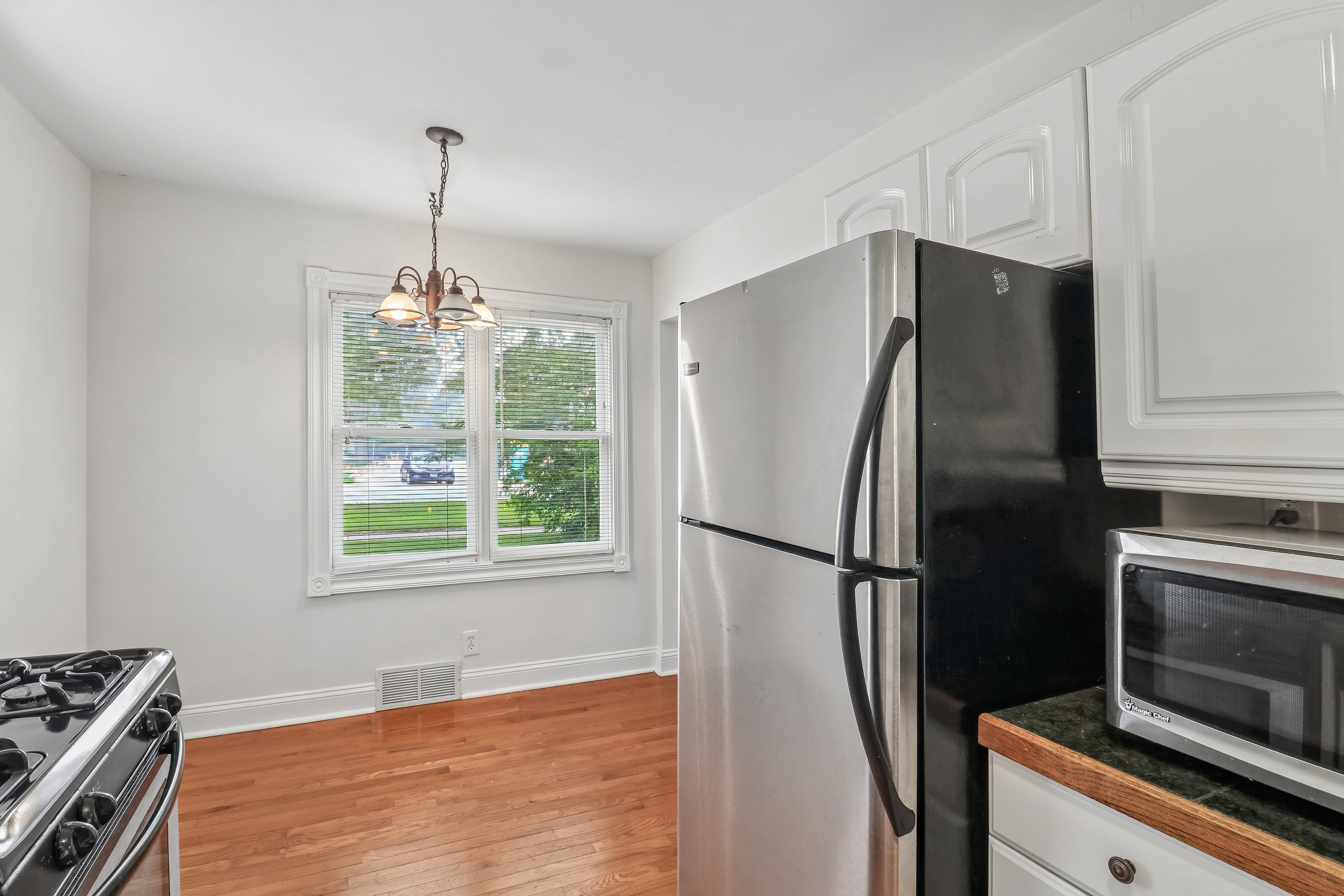 Photo 32 of 35 of 4811 Roslyn Rd, Downers Grove, IL