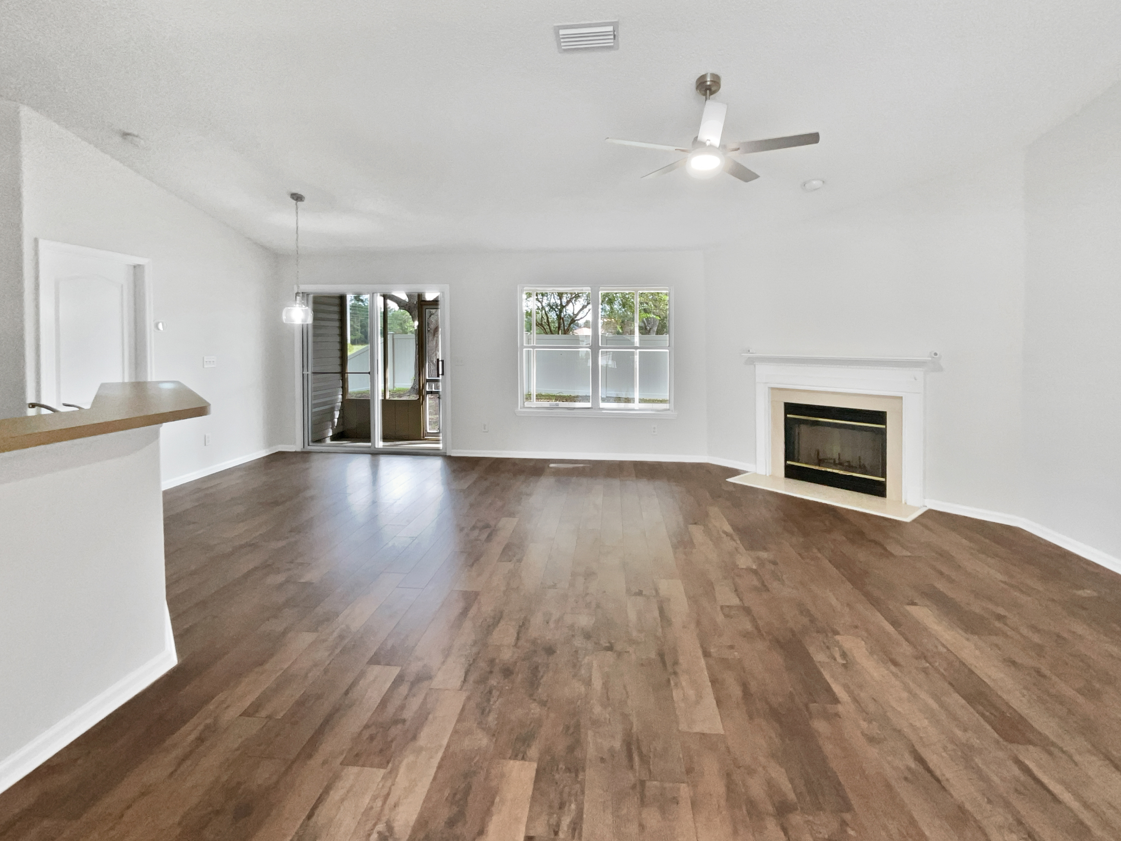 Photo 3 of 25 of 6899 Clinton Corners Dr W, Jacksonville, FL