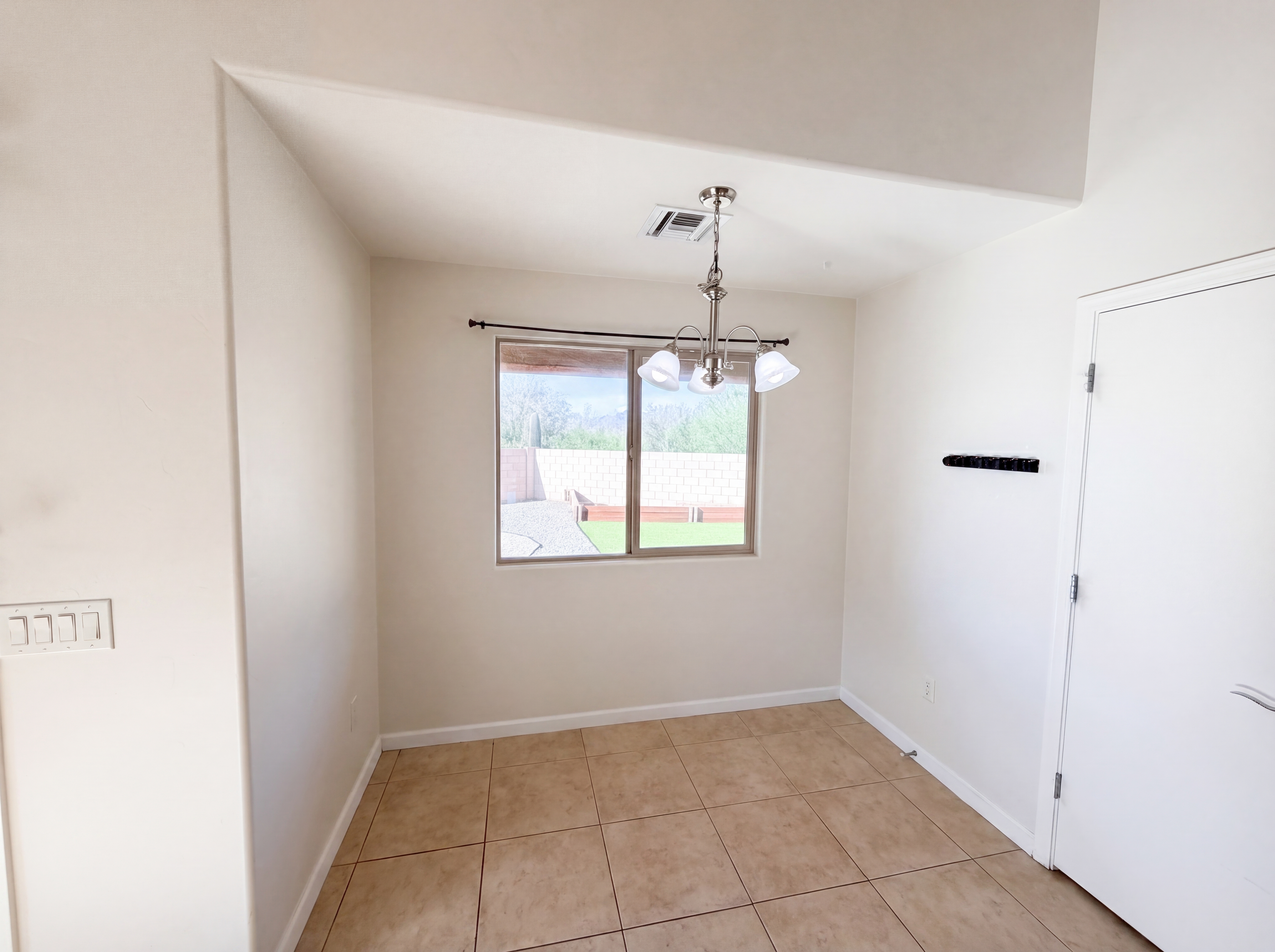Photo 8 of 19 of 4703 W Hoha Ln, Tucson, AZ