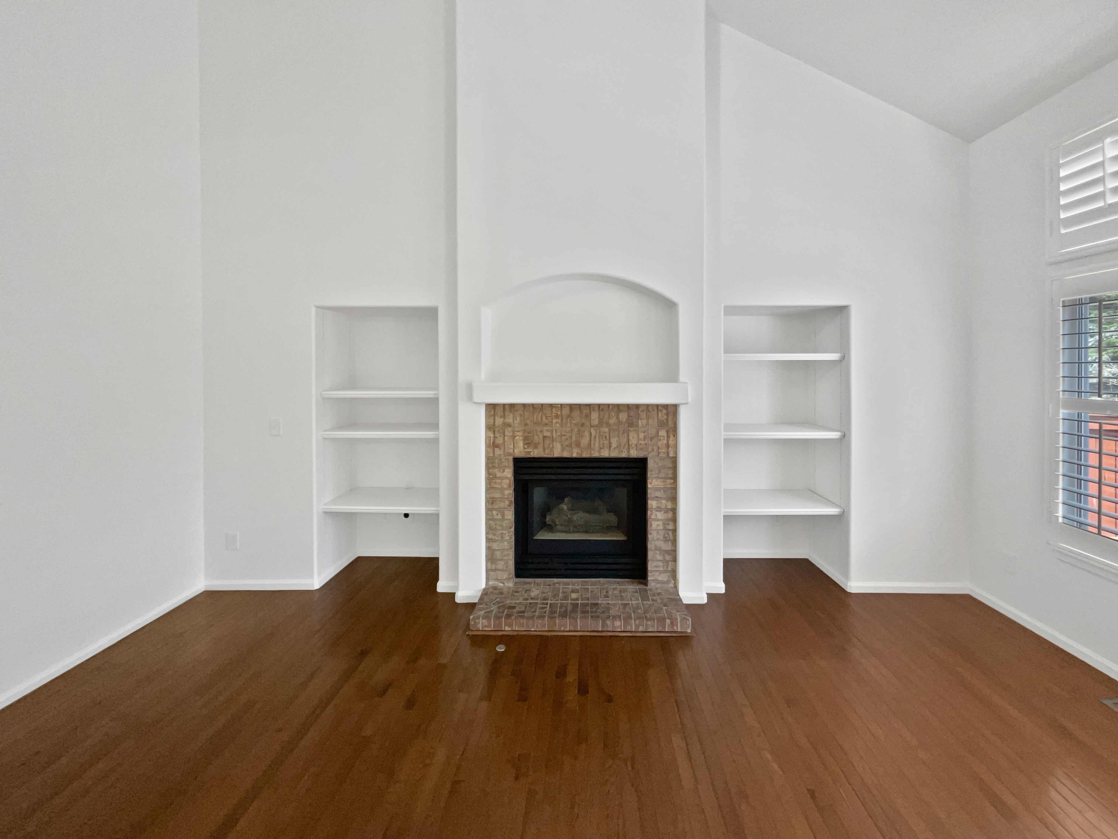 Photo 3 of 21 of 9115 W Hinsdale Pl, Littleton, CO