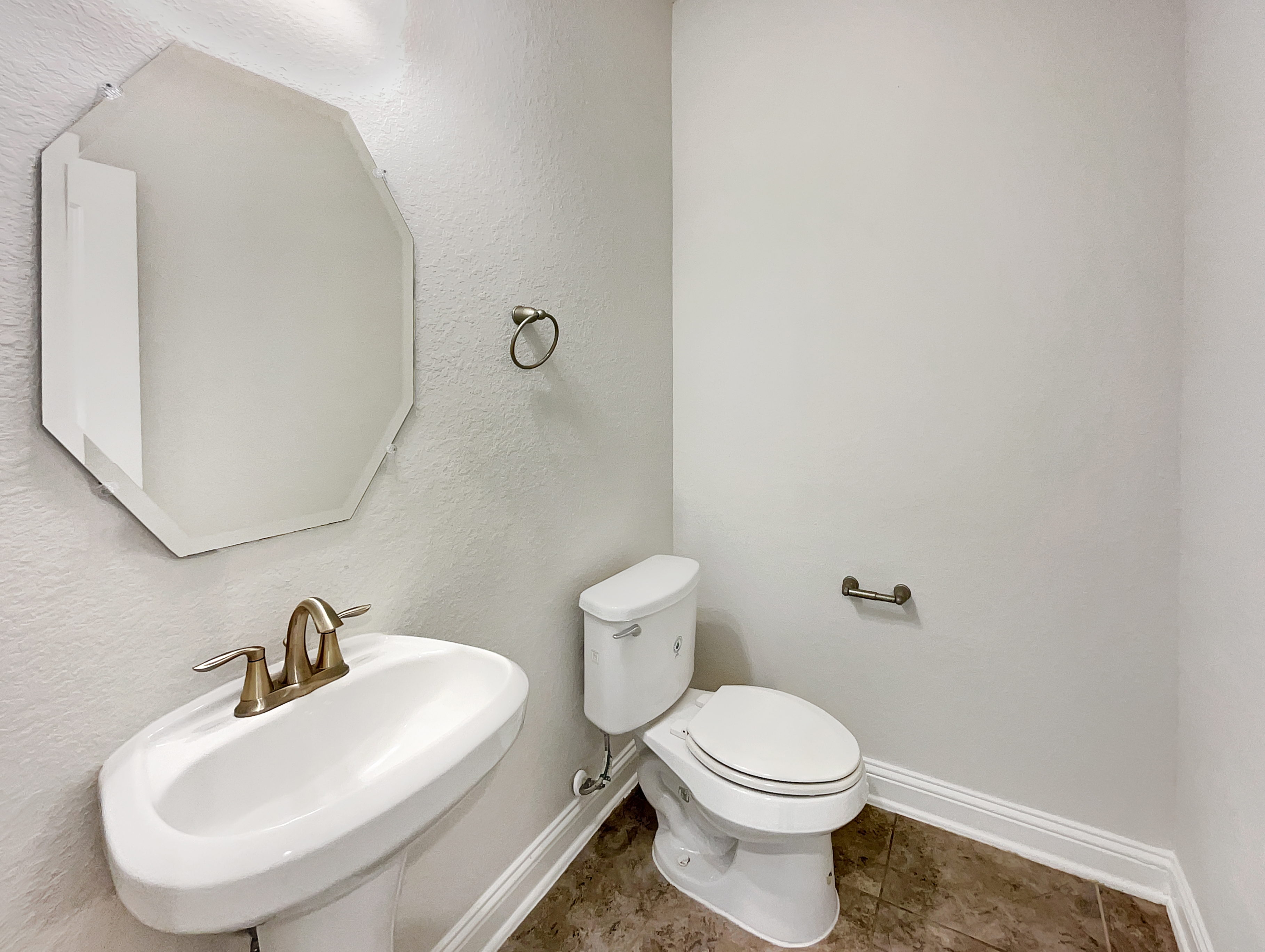 Photo 12 of 33 of 3627 Bartlett Way Dr, Pearland, TX