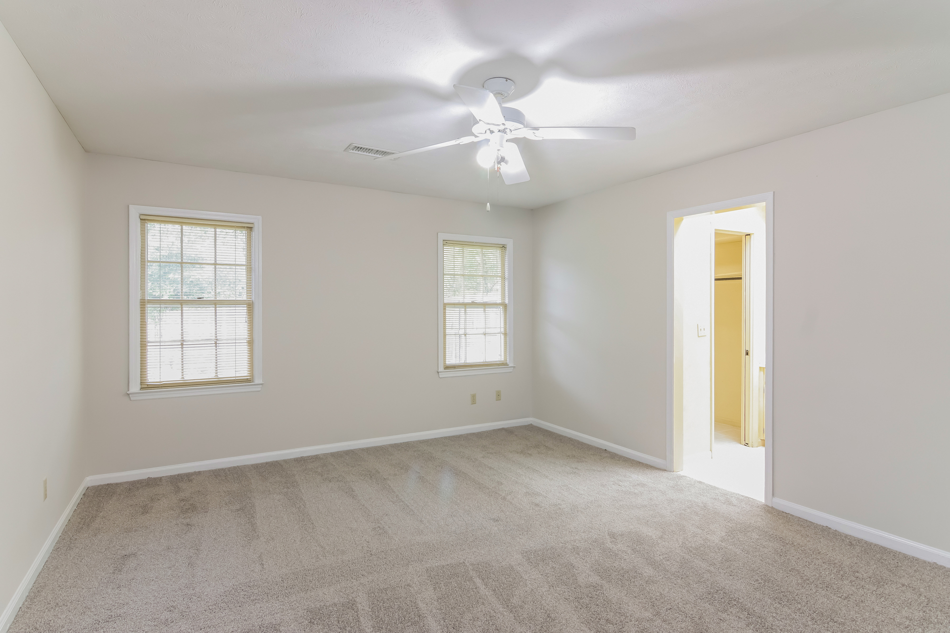 Photo 15 of 20 of 4303 Castlewood Pkwy, Columbus, GA