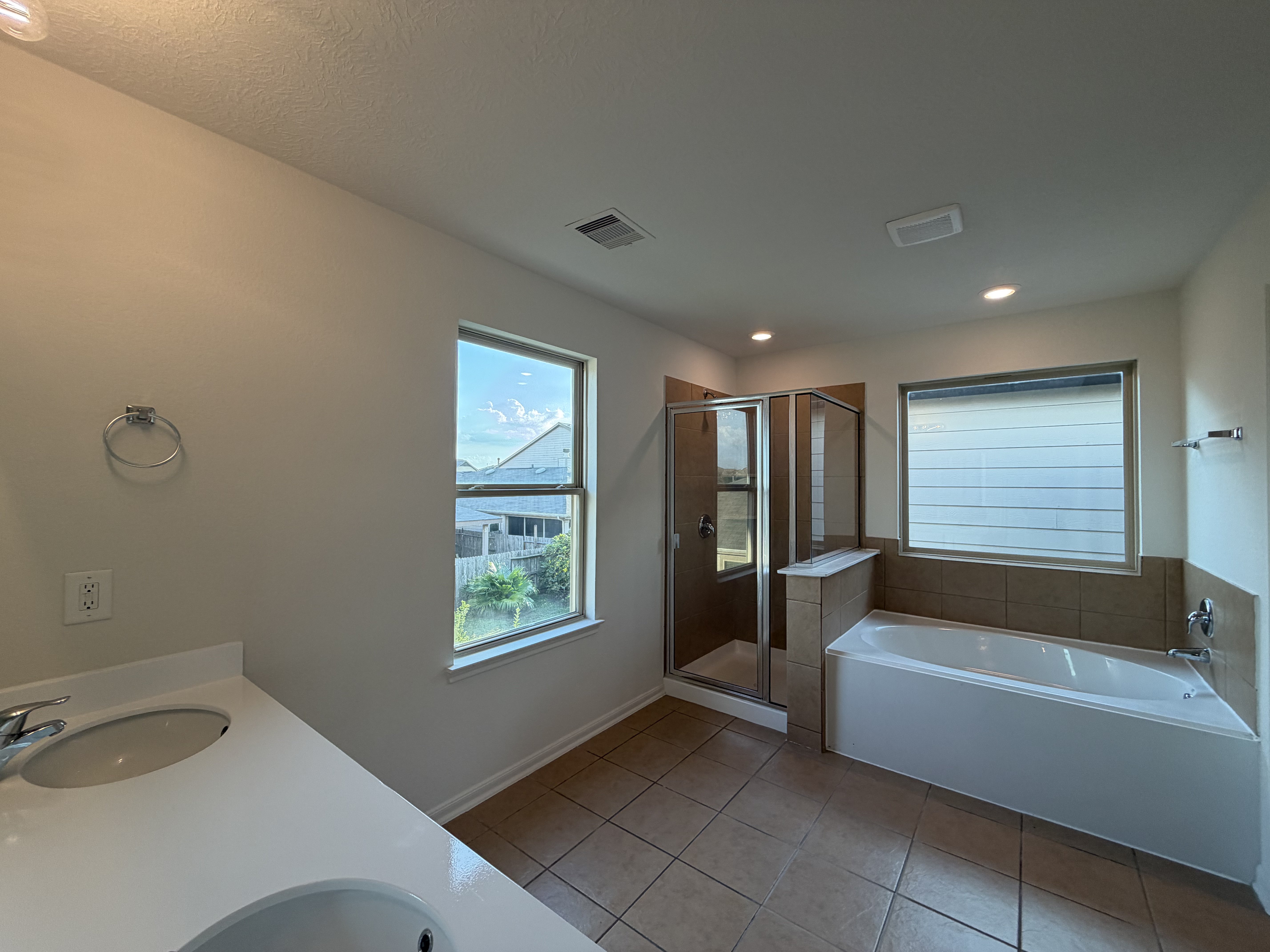 Photo 9 of 18 of 15835 Copper Oak Ln, Houston, TX