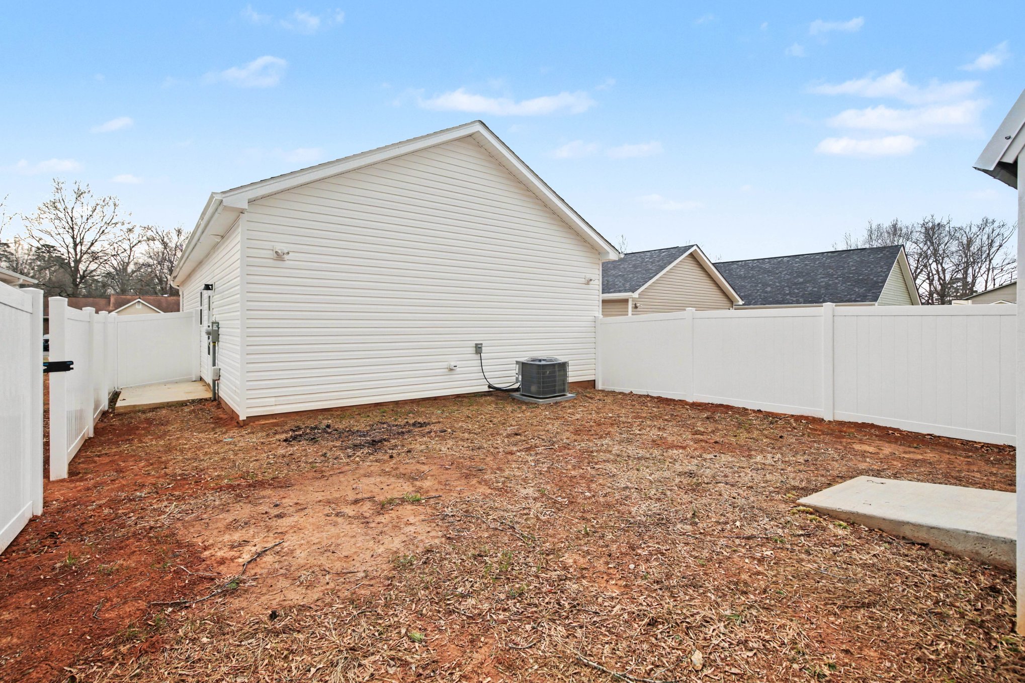 Photo 5 of 17 of 715 Meadowgreen Village Dr, Eden, NC