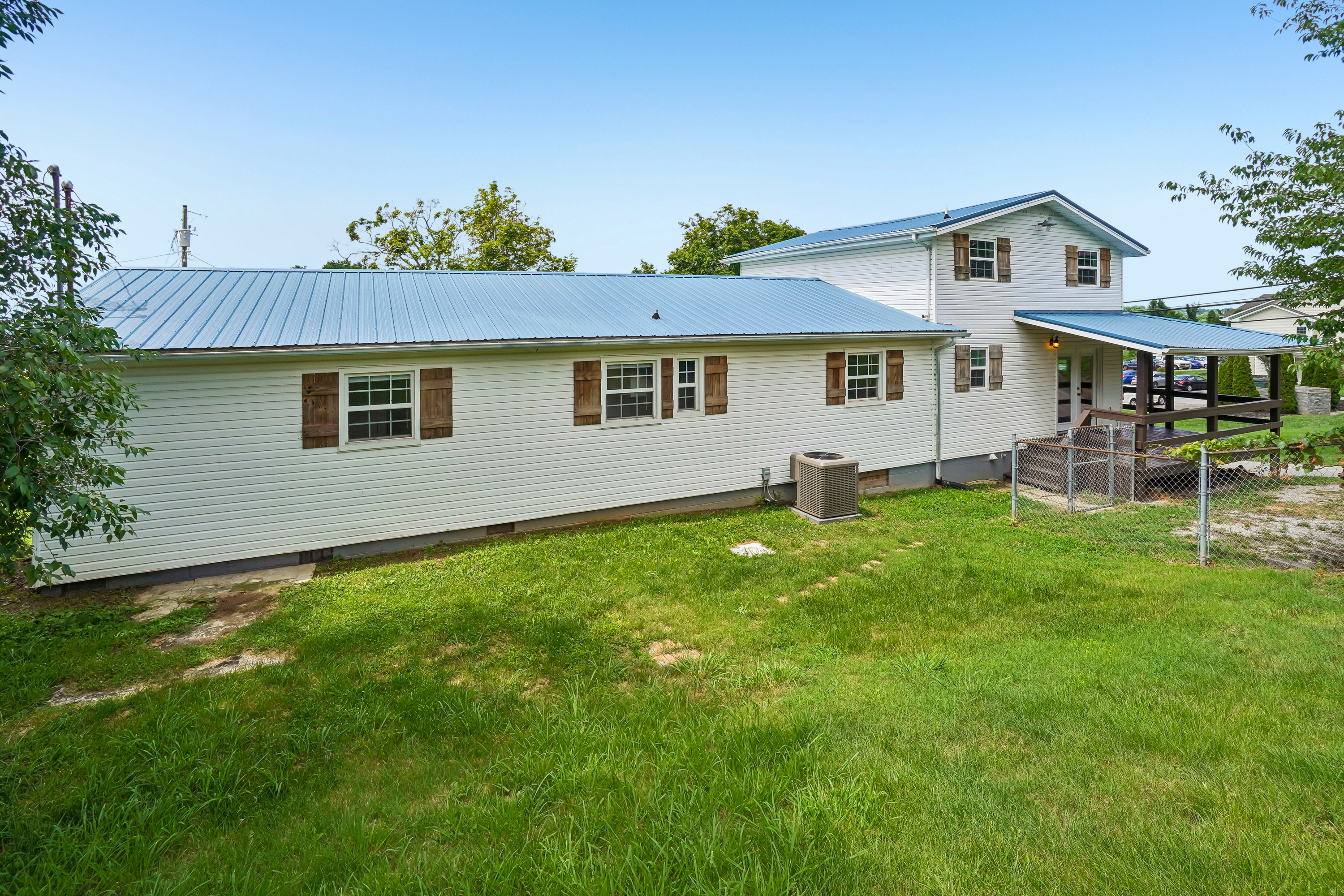 Photo 33 of 36 of 807 Hilltop Dr, Greeneville, TN