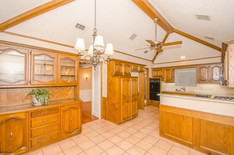 Photo 7 of 28 - 6436 Genstar Ln, Dallas, TX 75252