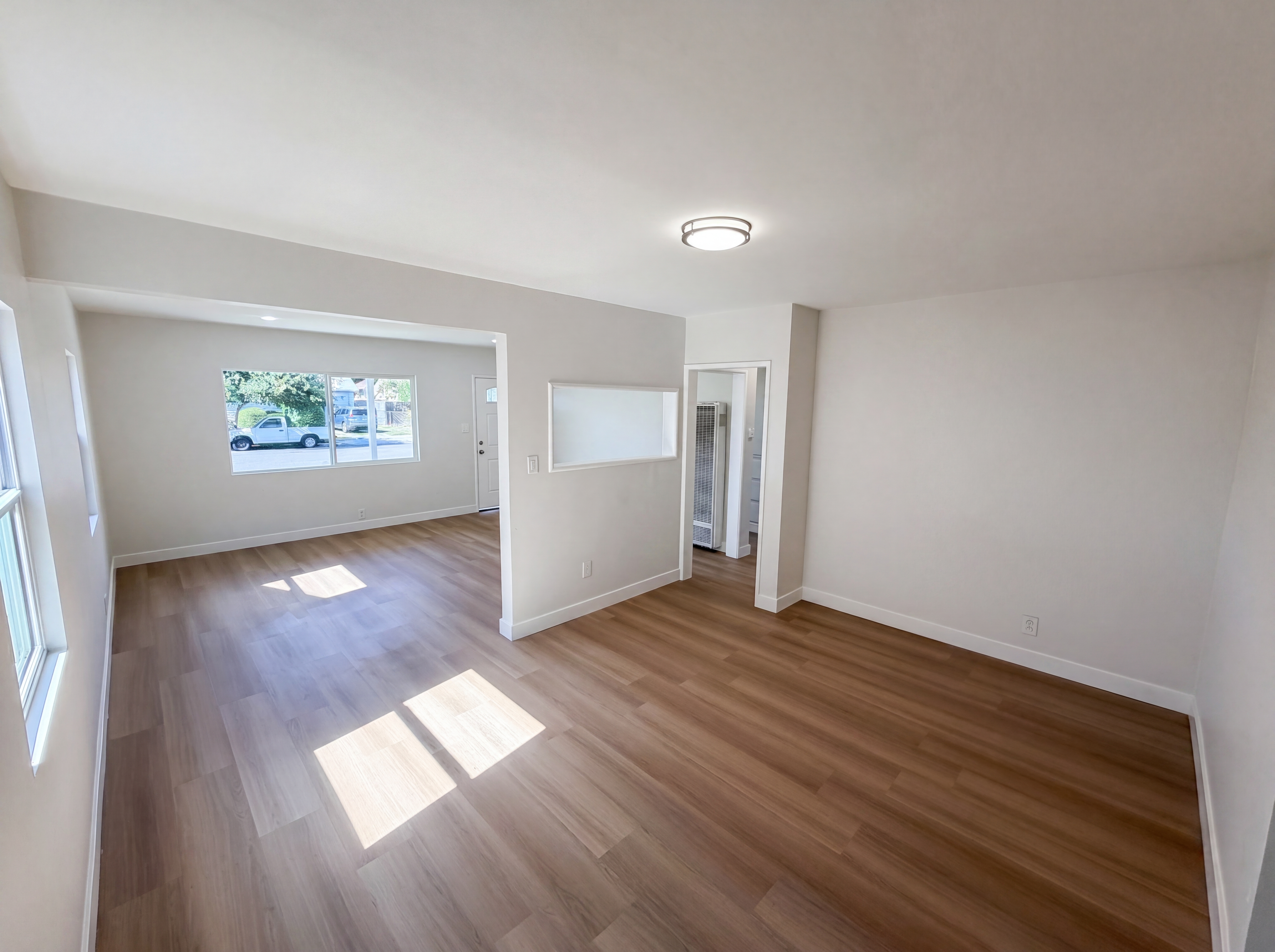 Photo 8 of 27 of 818 W 130th St, Compton, CA