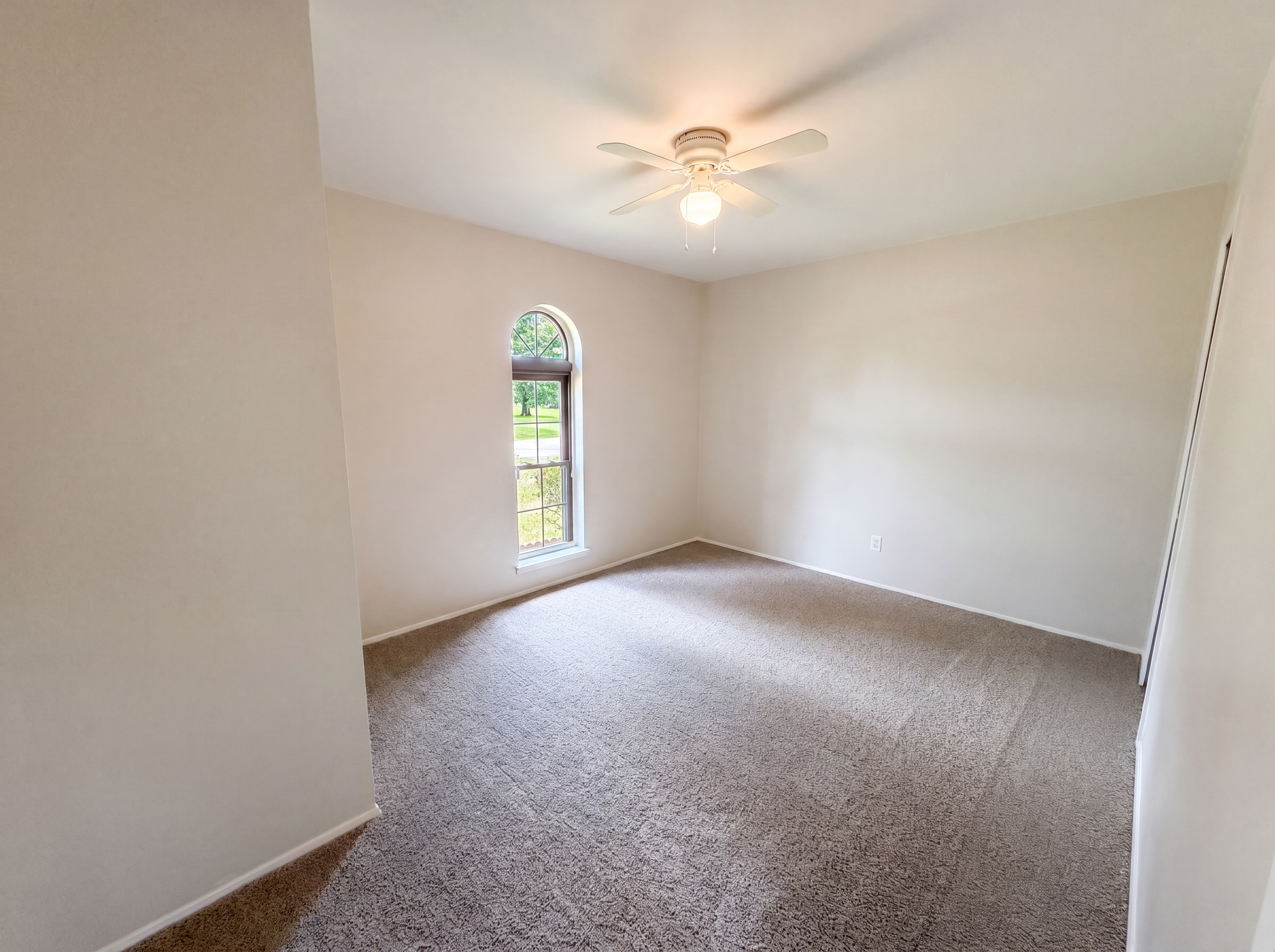 Photo 16 of 29 of 1102 Hillwood Dr, Lewisville, TX