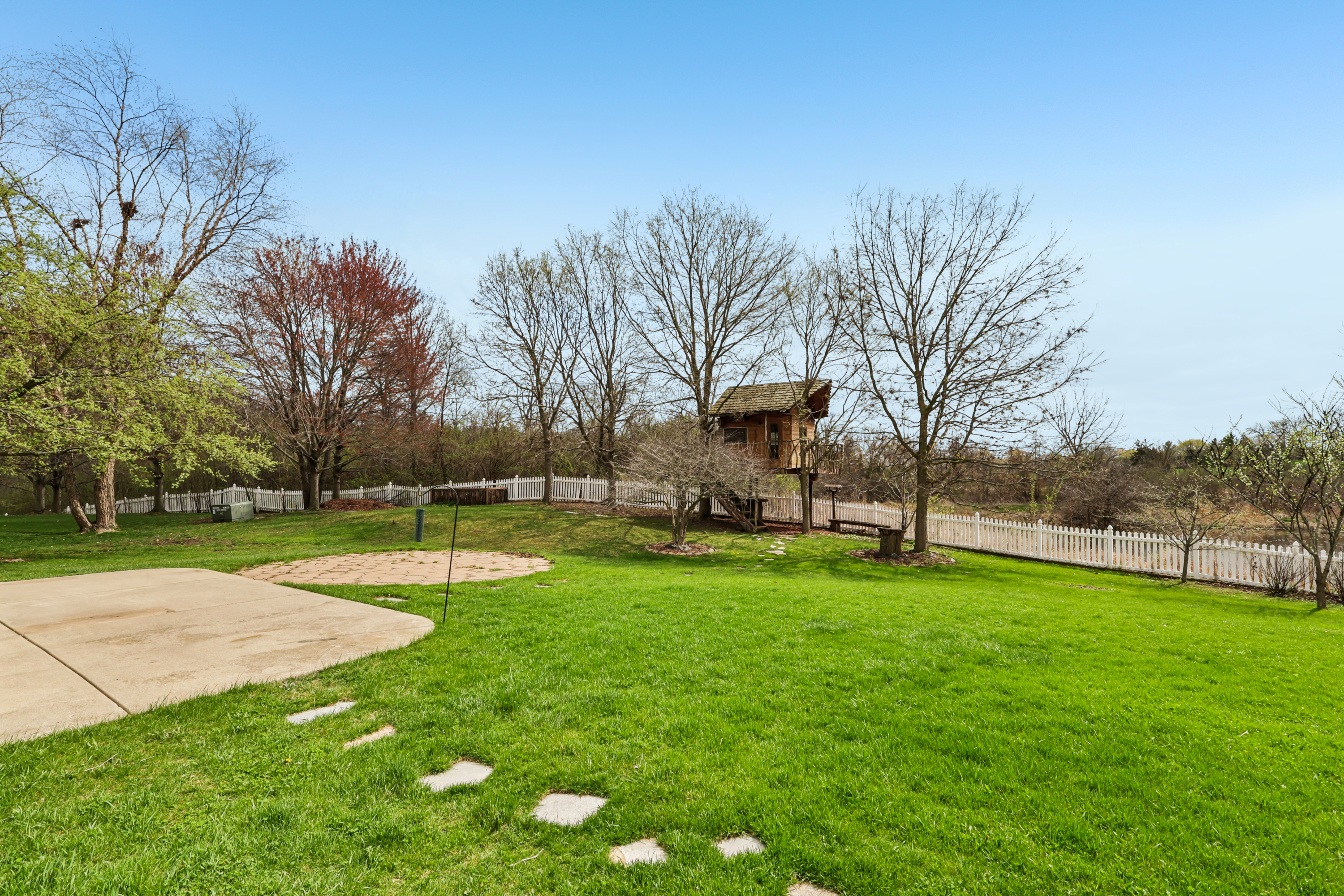 Photo 32 of 39 of 257 Indian Ridge Ln, Lake Villa, IL