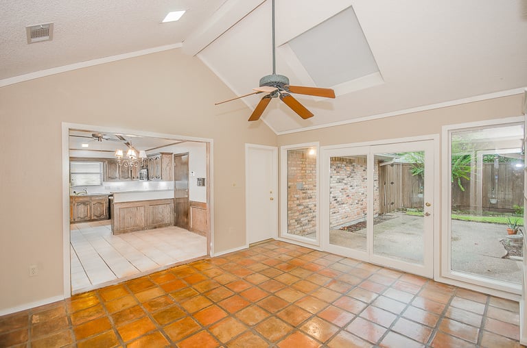 Photo 12 of 28 - 6436 Genstar Ln, Dallas, TX 75252