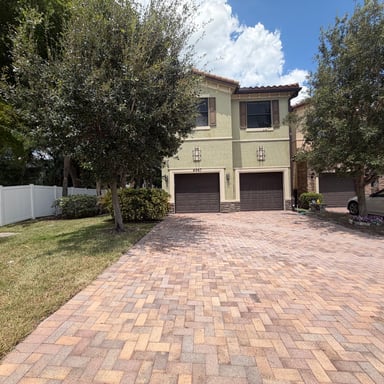Property photo 1 of 4967 NW 59th St