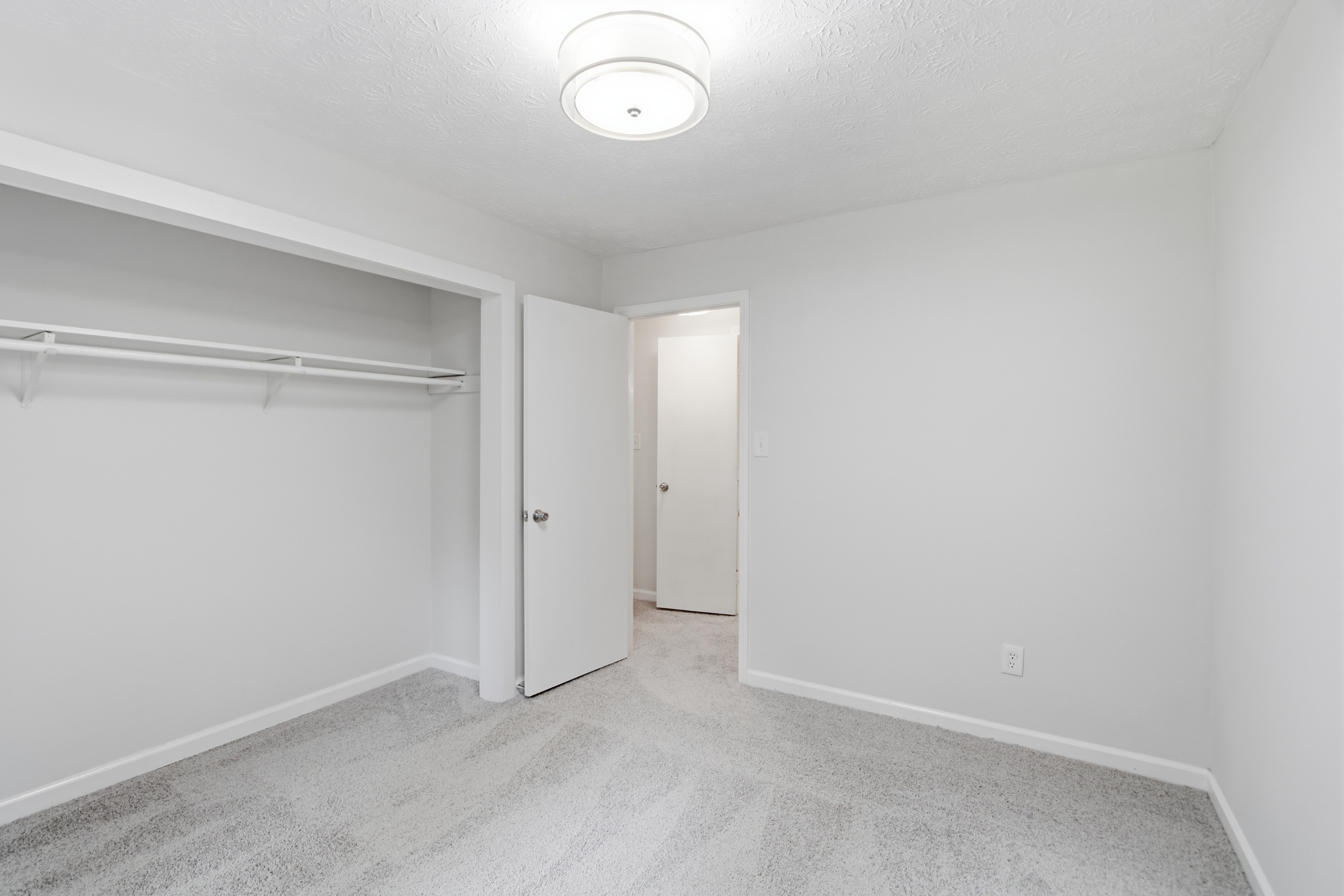 Photo 12 of 33 of 1035 Lakewood Dr, Marietta, GA