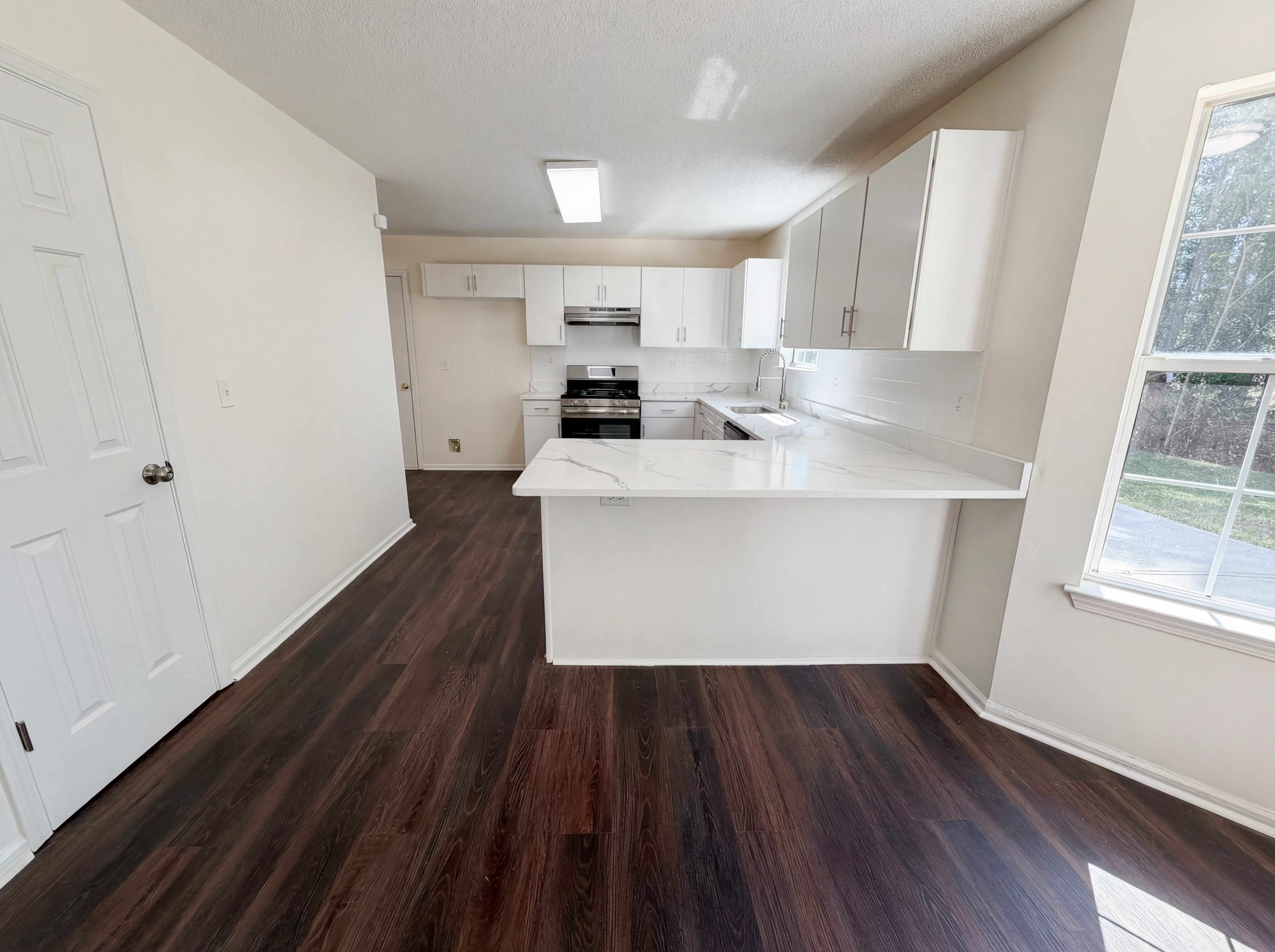 Photo 8 of 23 of 2214 Rambling Way, Lithonia, GA