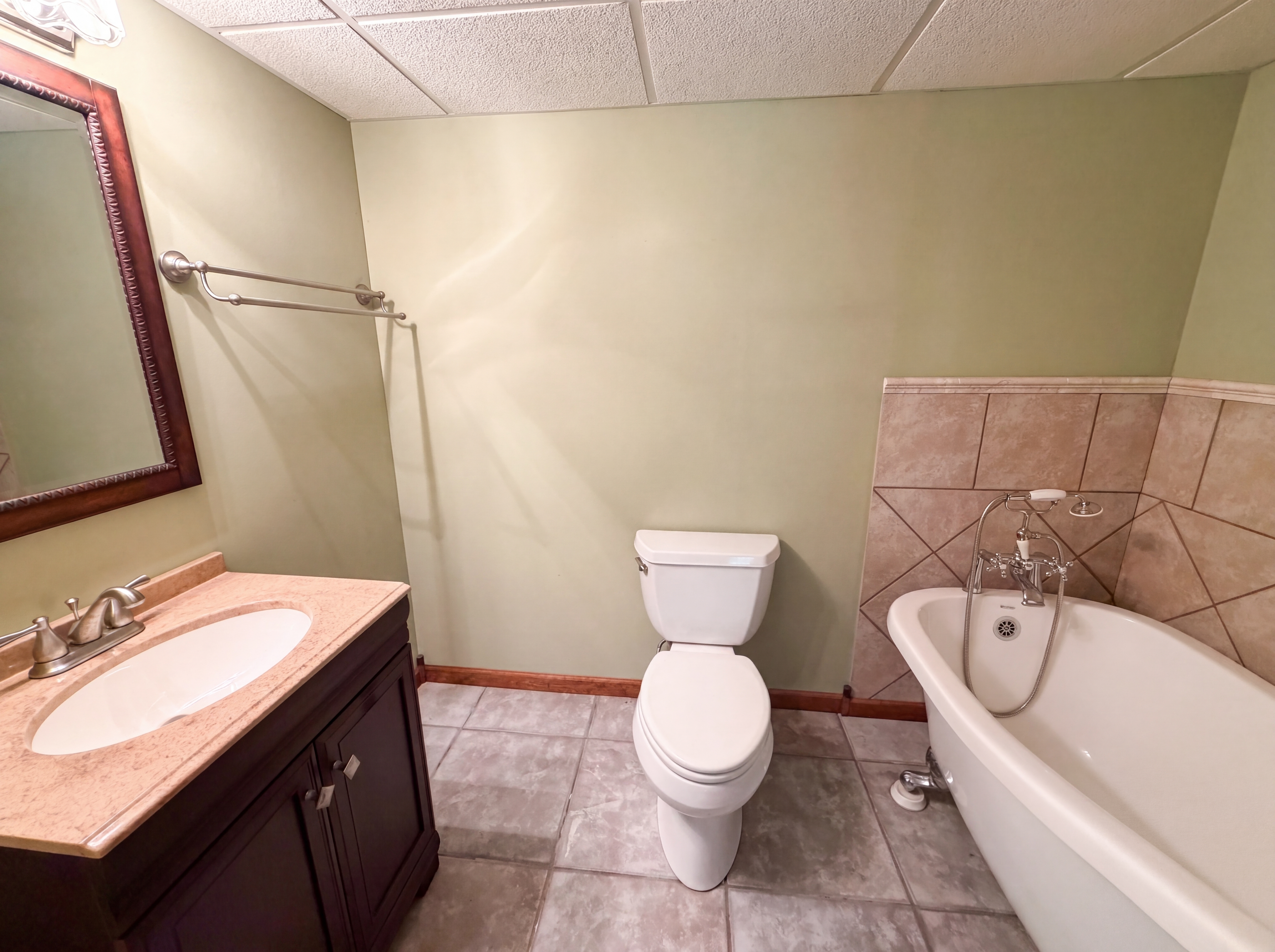 Photo 10 of 22 of 23612 S Lucille Ln, Peculiar, MO