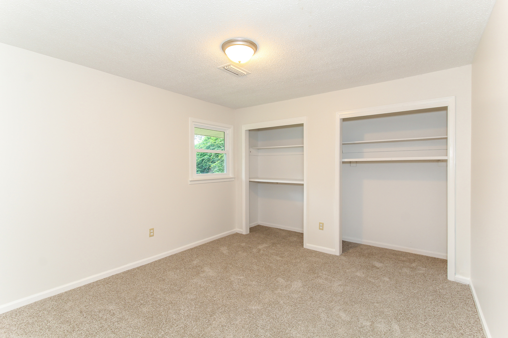 Photo 14 of 21 of 525 Lurene Cir, Montgomery, AL