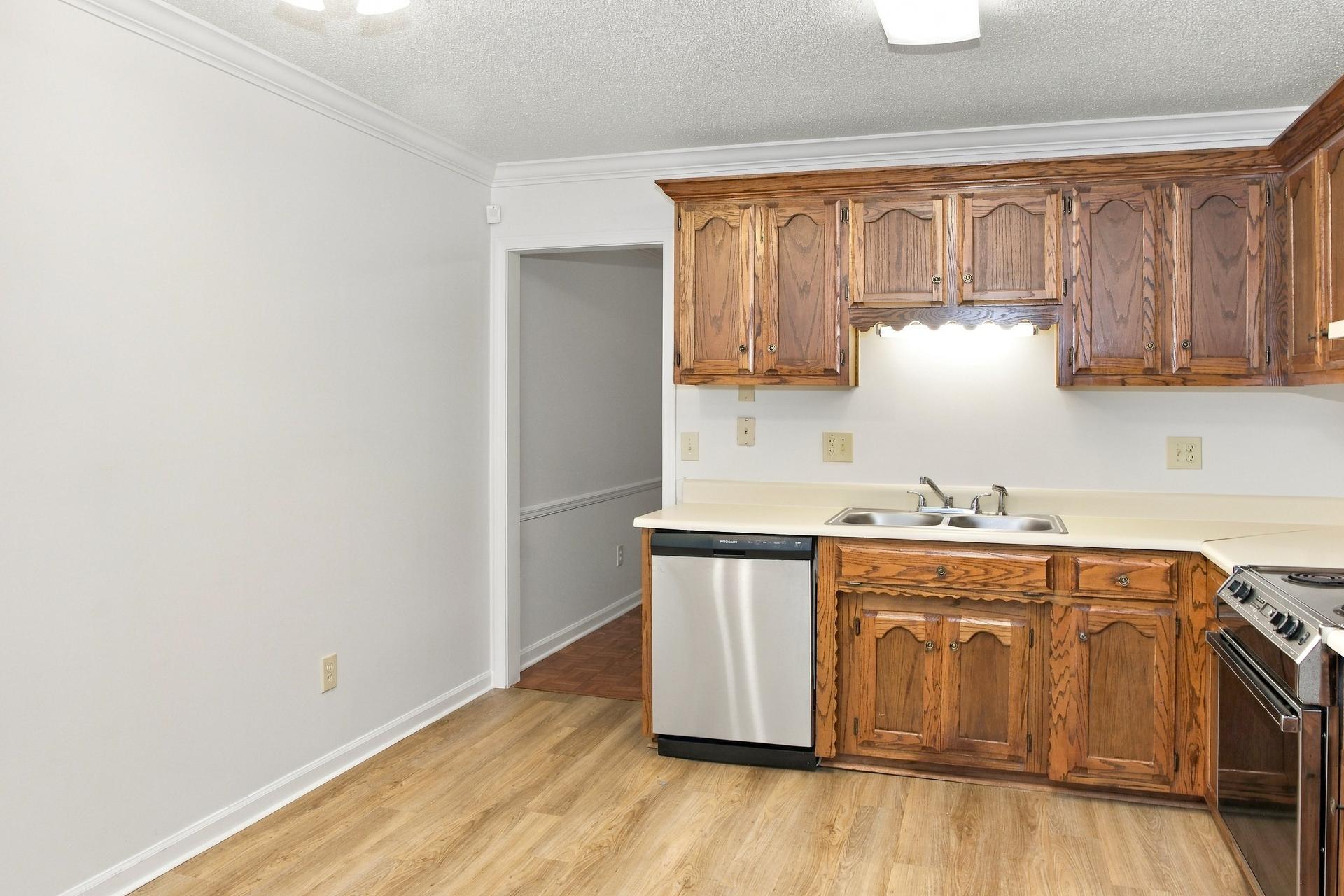 Photo 9 of 21 of 453 Autumnwood Dr SW, Decatur, AL