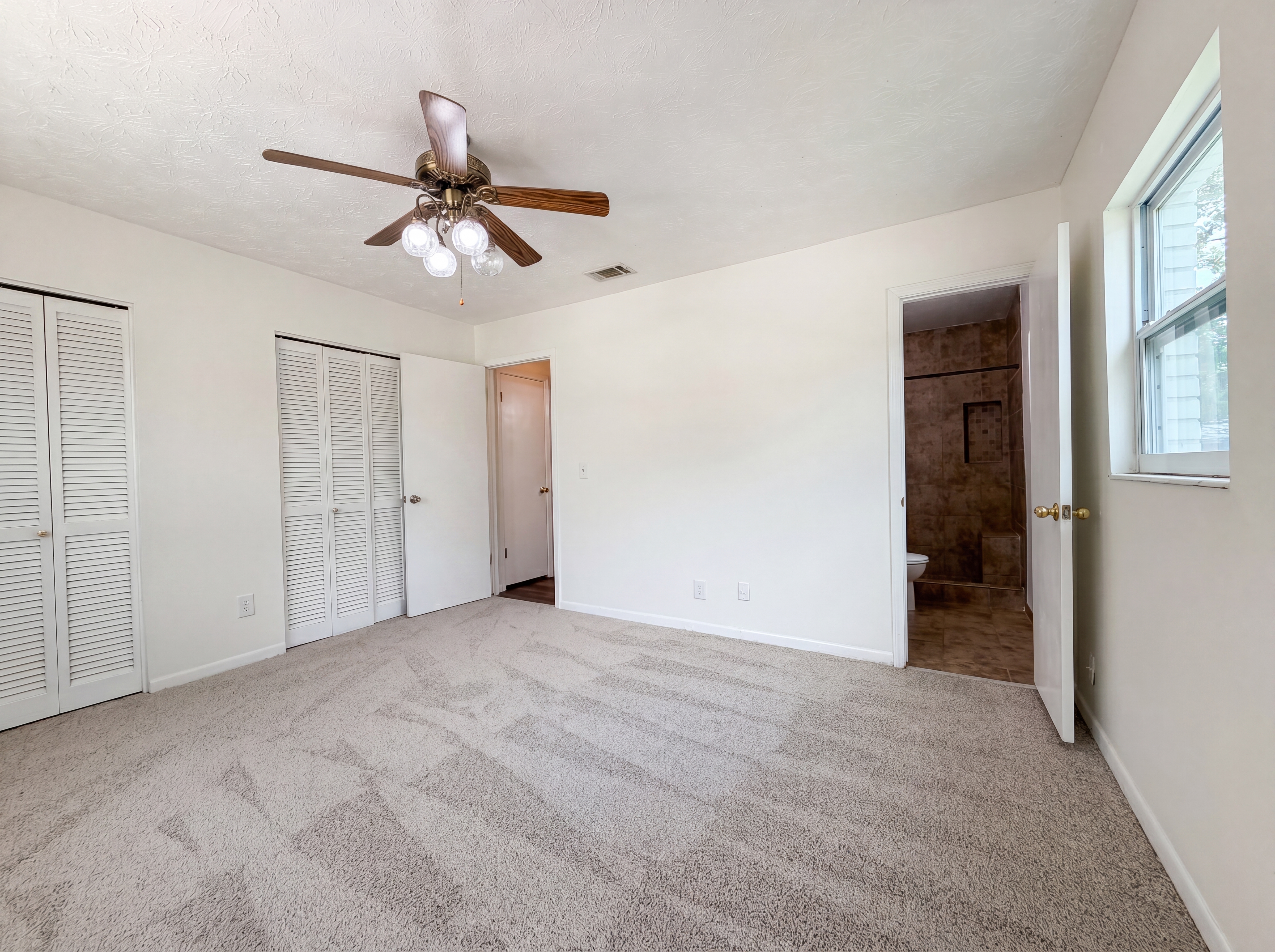 Photo 13 of 24 of 7842 Rondeau Dr E, Jacksonville, FL