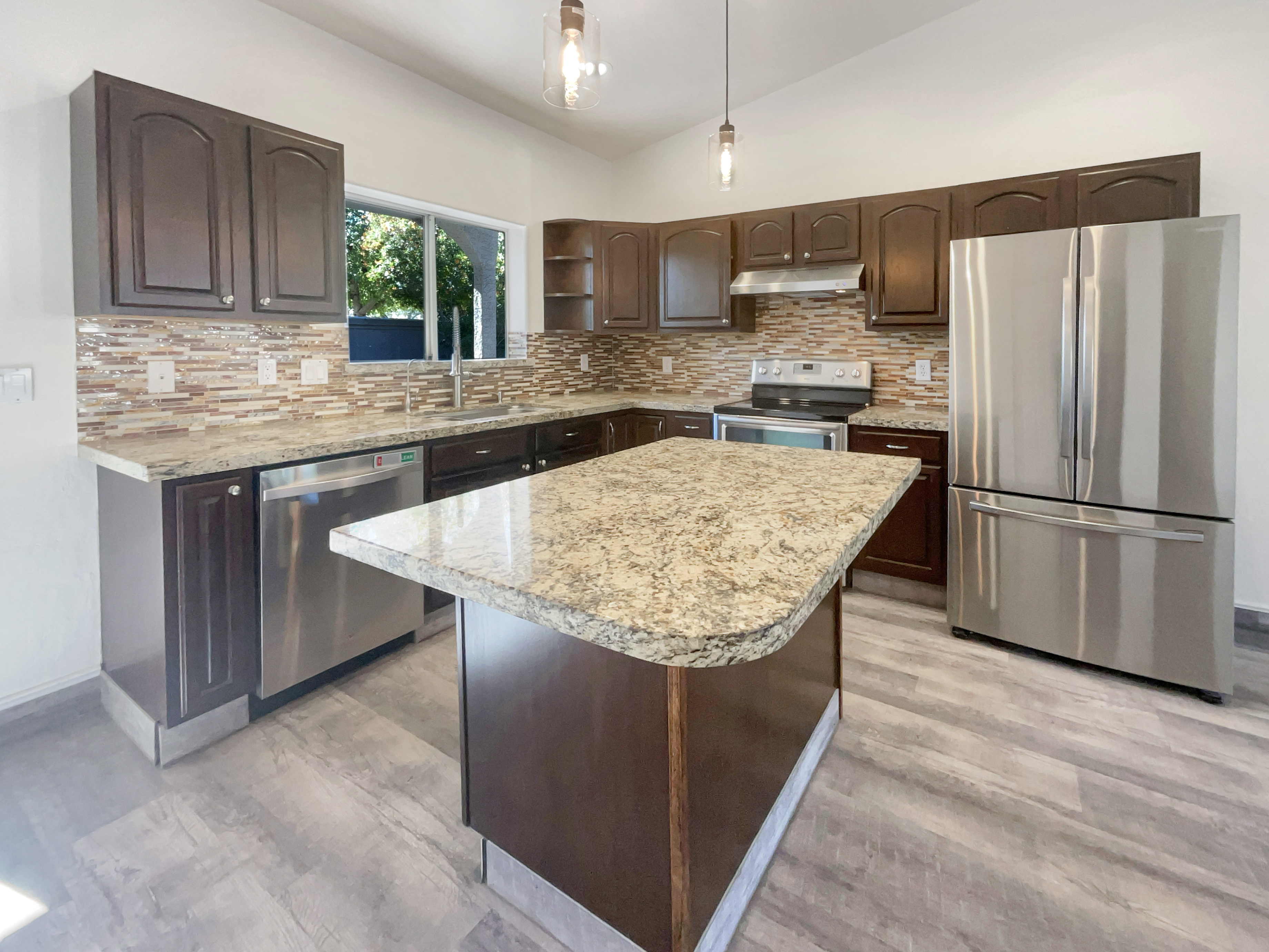 Photo 2 of 22 of 1901 E Marquette Dr, Gilbert, AZ