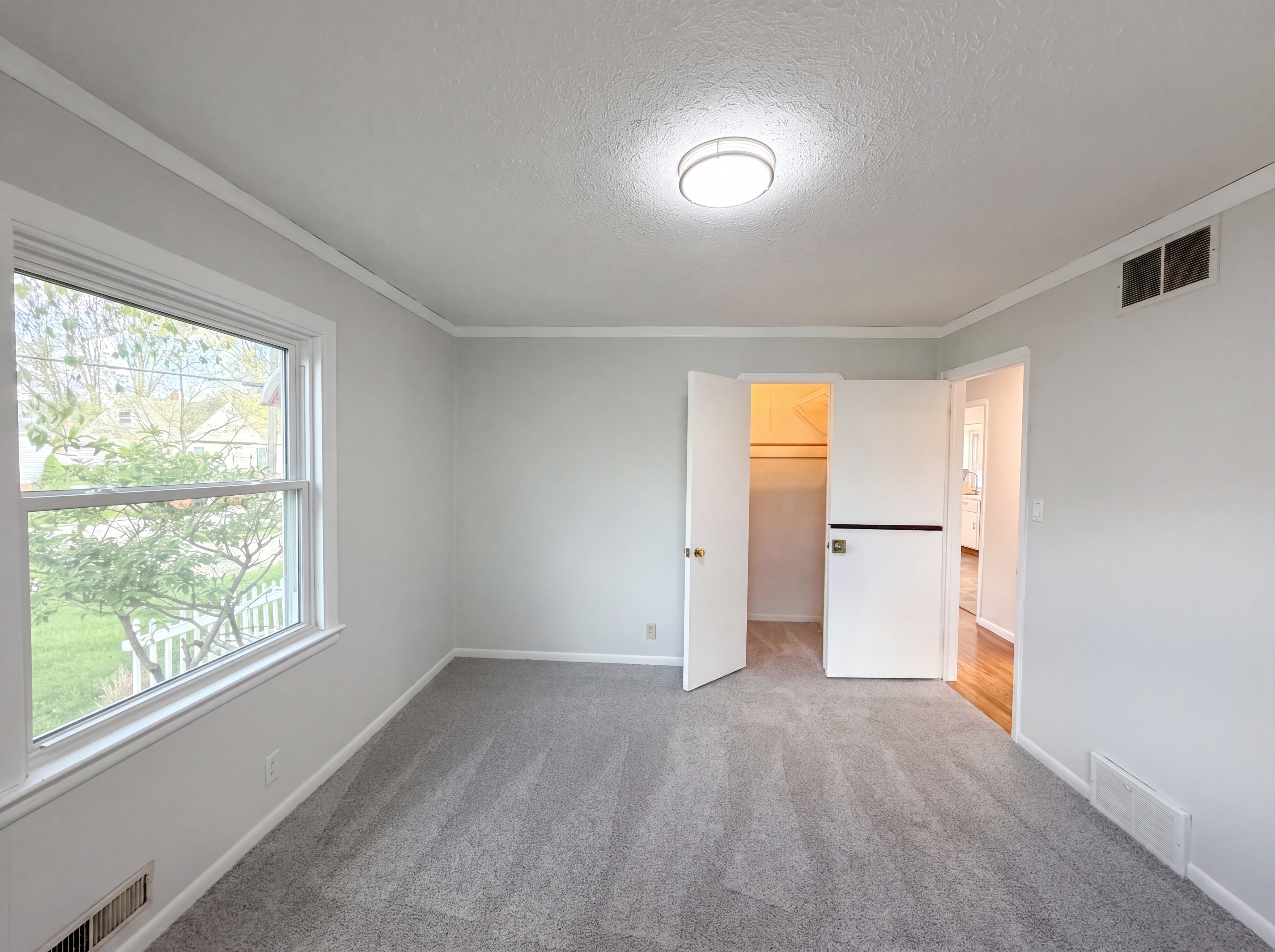 Photo 9 of 21 of 6252 Anita Dr, Cleveland, OH