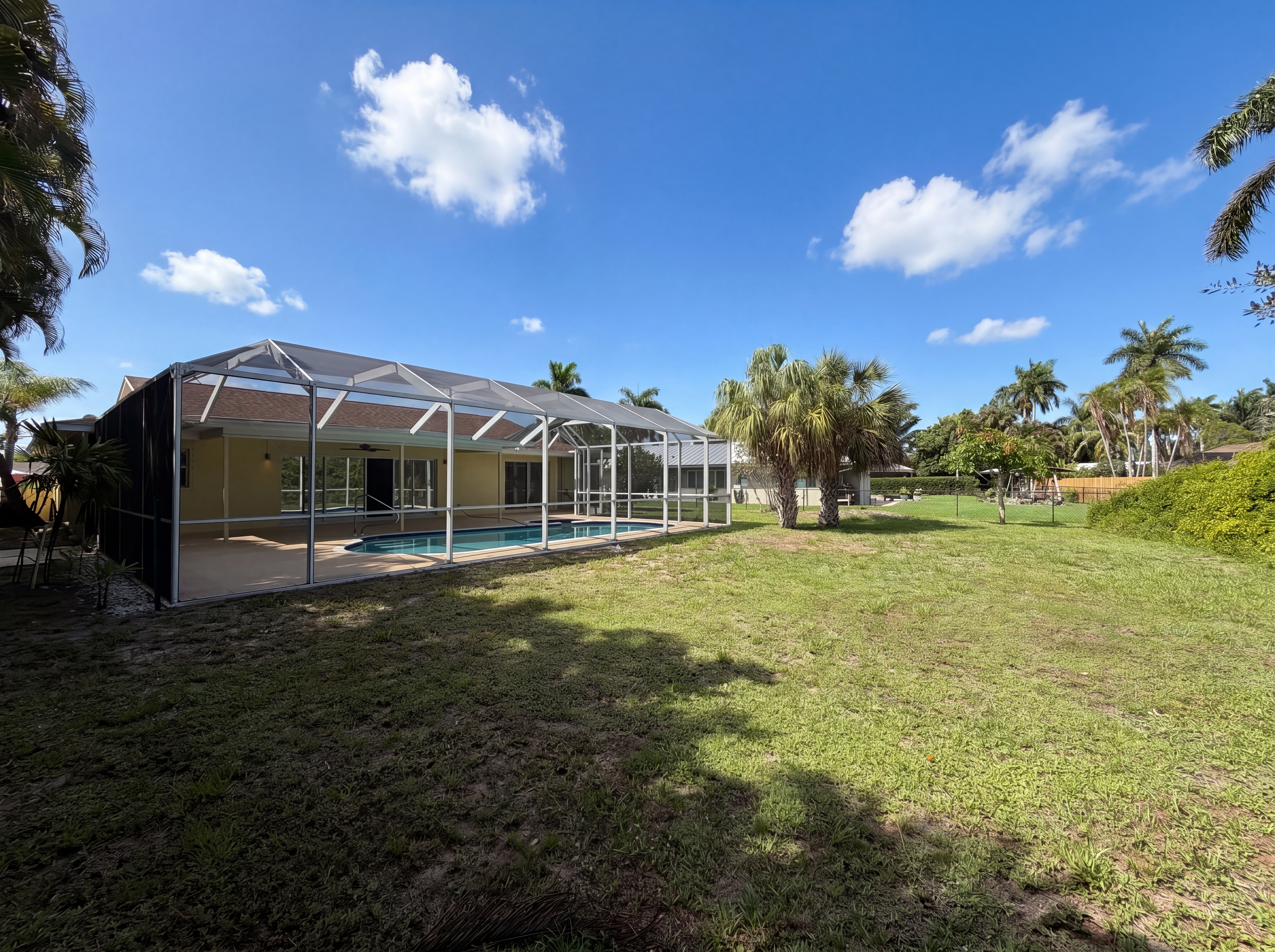 Photo 5 of 33 of 5644 Eichen Cir W, Fort Myers, FL