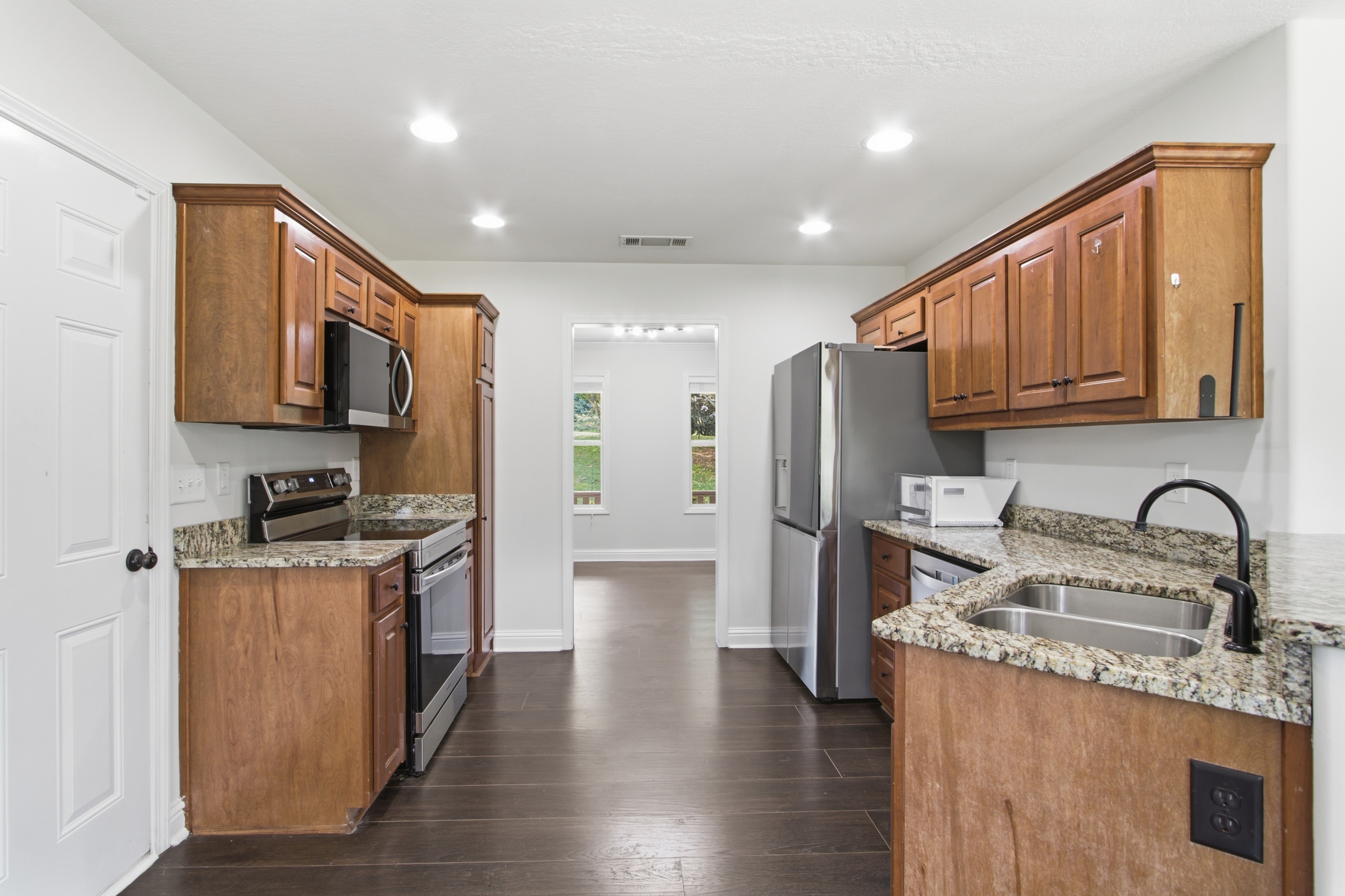 Photo 17 of 42 of 454 Woodbriar Dr, Jefferson, GA
