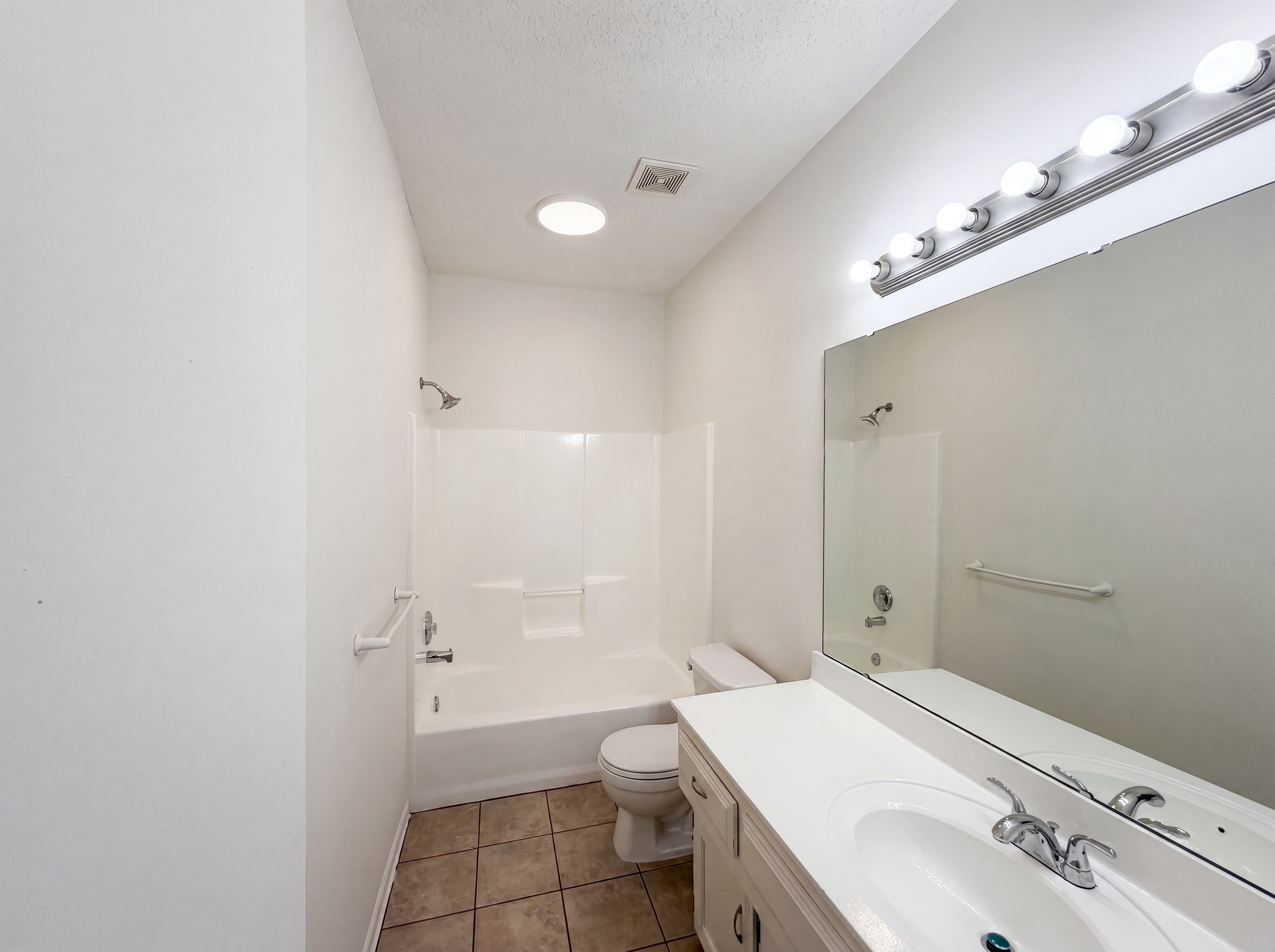Photo 11 of 20 of 530 NW 1891st Rd, Kingsville, MO