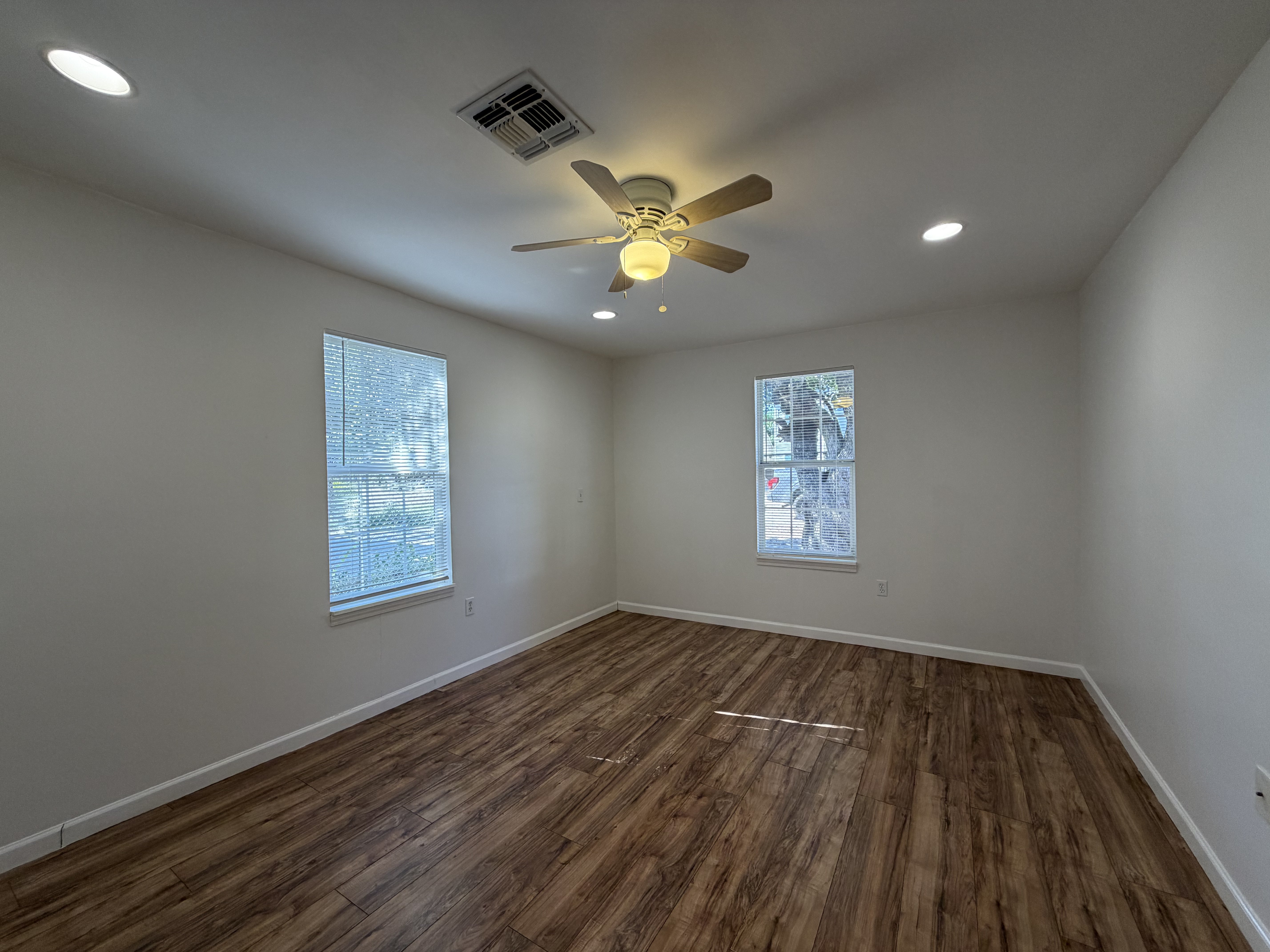 Photo 4 of 16 of 3537 Rebecca St, Houston, TX
