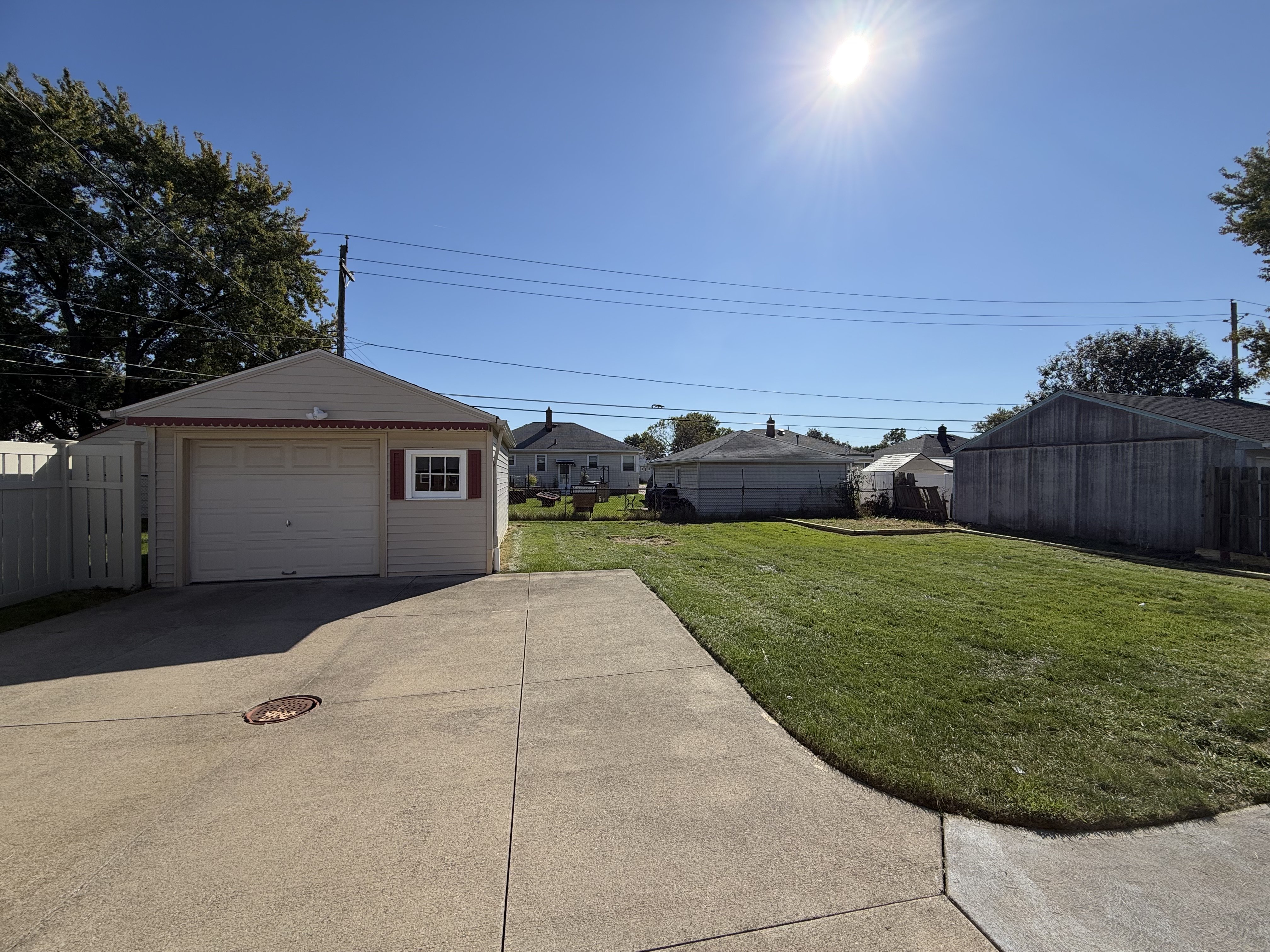 Photo 24 of 28 of 11301 Riveredge Dr, Parma, OH
