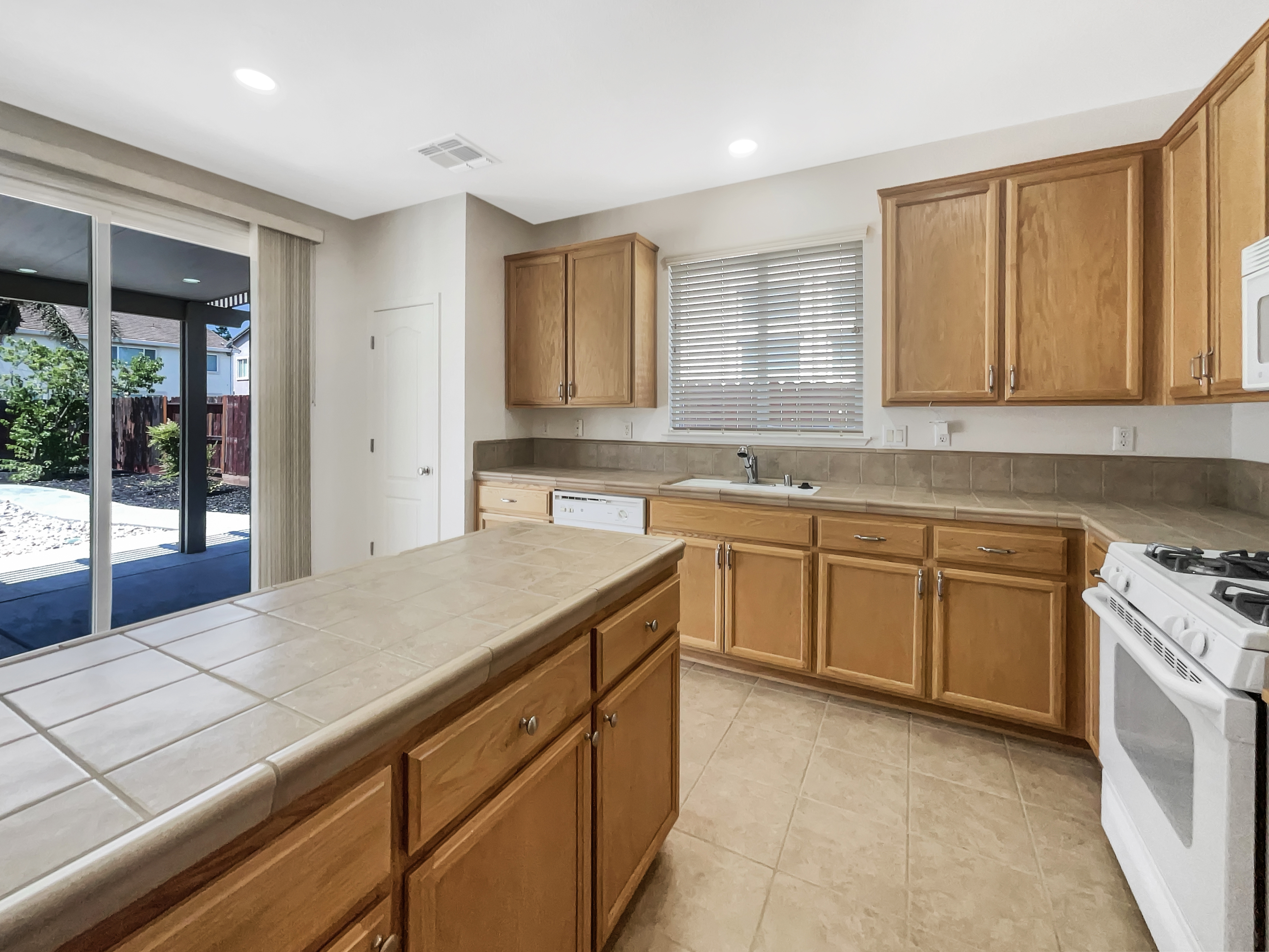 Photo 17 of 47 of 1709 Monte Vista Ct, West Sacramento, CA
